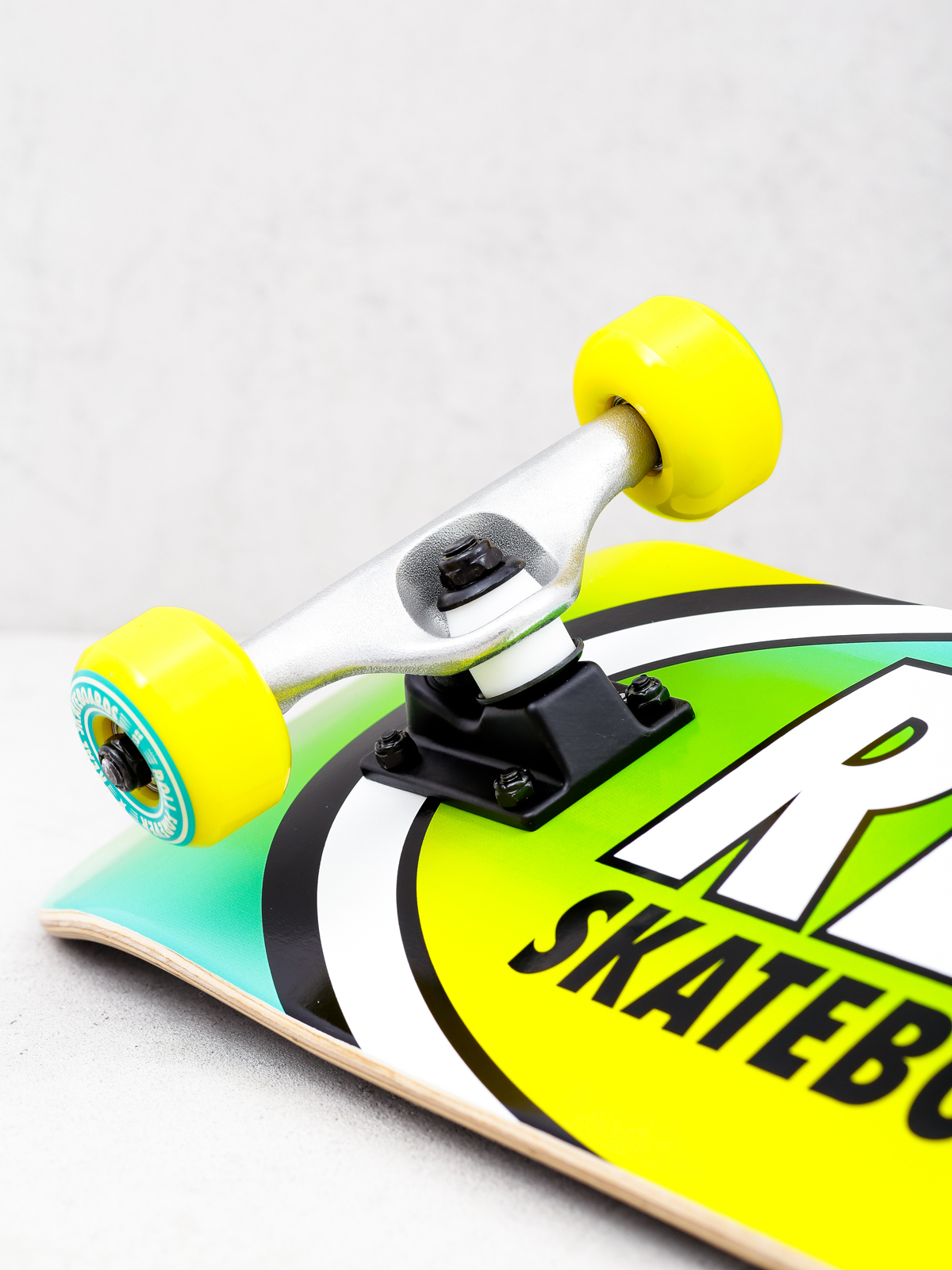 Deskorolka Real Fades (yellow/green)