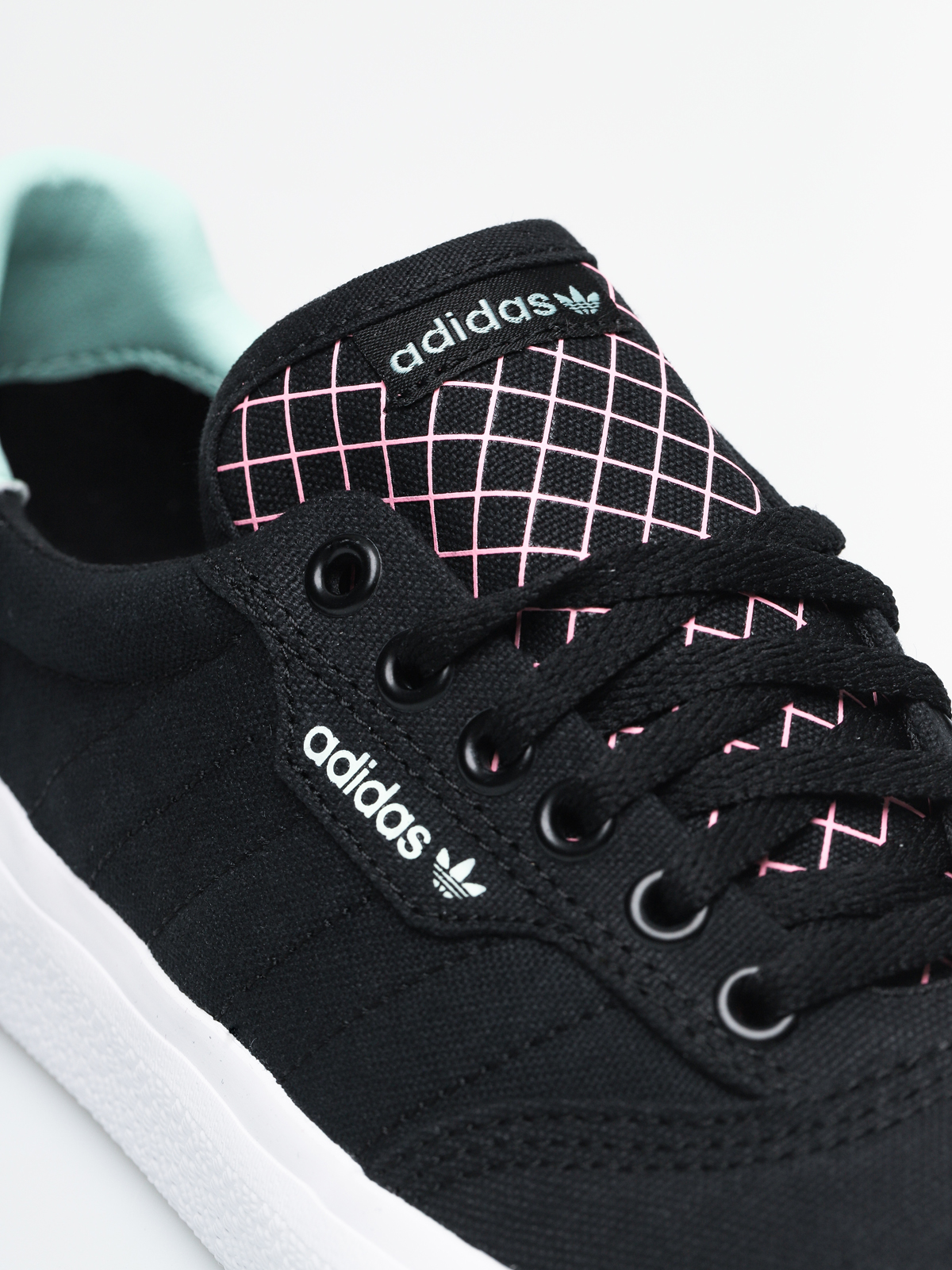 Buty adidas 3Mc (cblack/clemin/ftwwht)