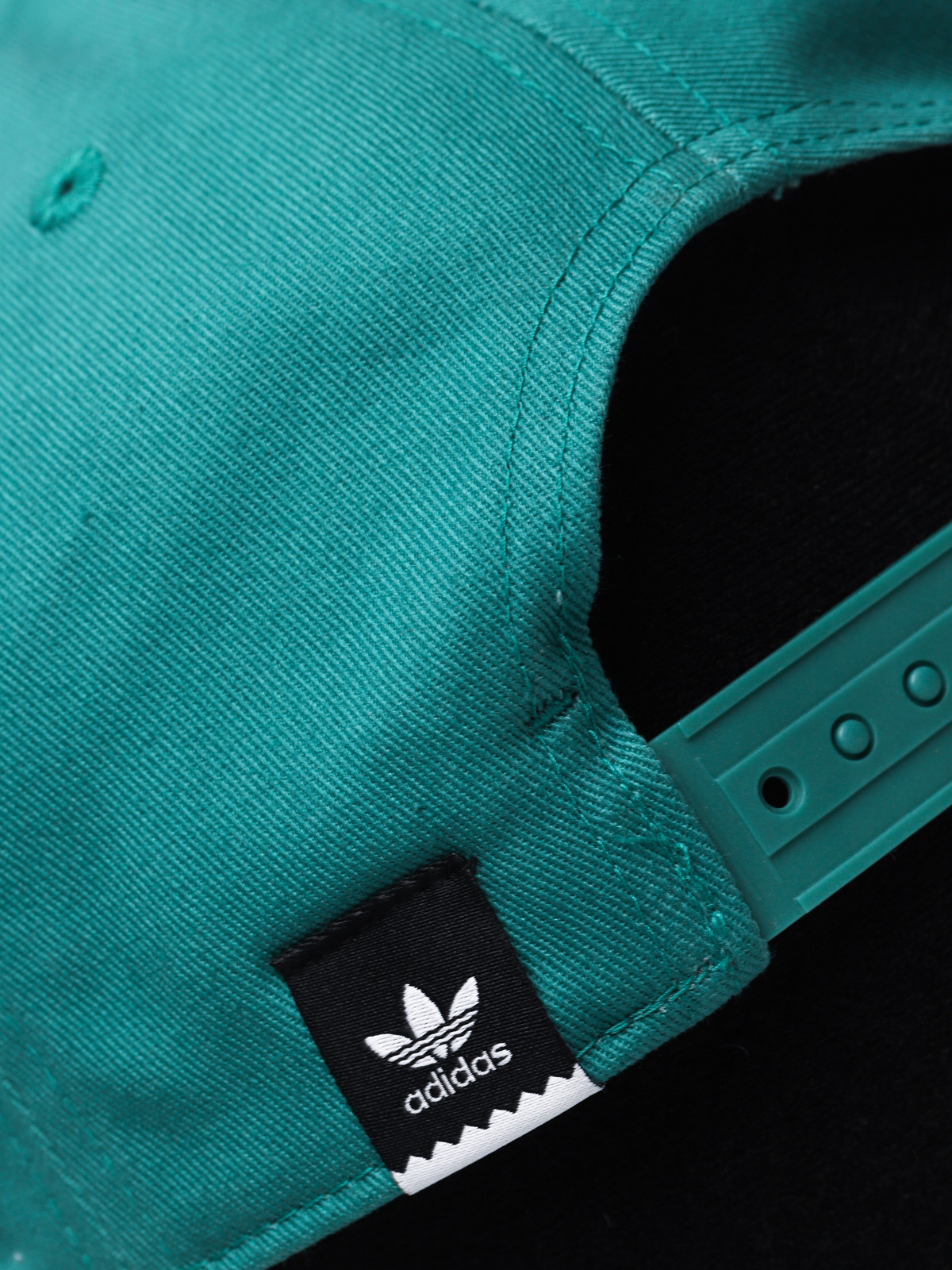 Czapka z daszkiem adidas 2Tone Snapback (actgrn/rawwht)