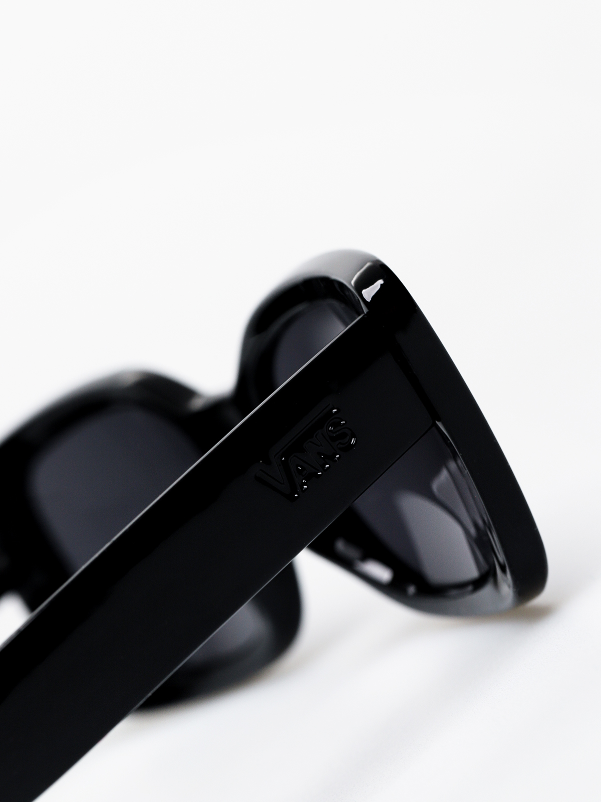 Okulary przeciwsłoneczne Vans Keech (black/dark smoke)