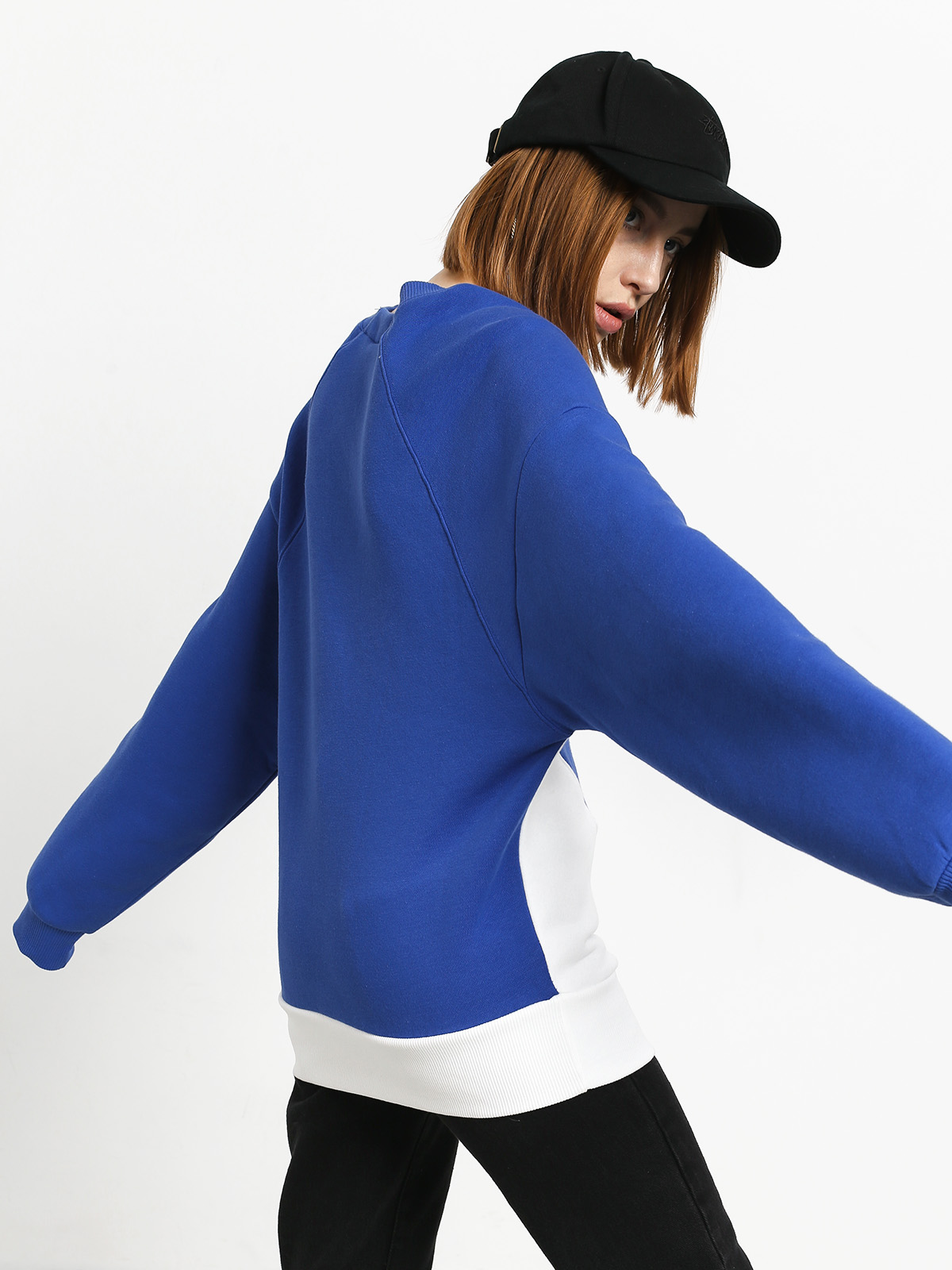 Bluza Reebok Cl V Crew Wmn (crucob/white)