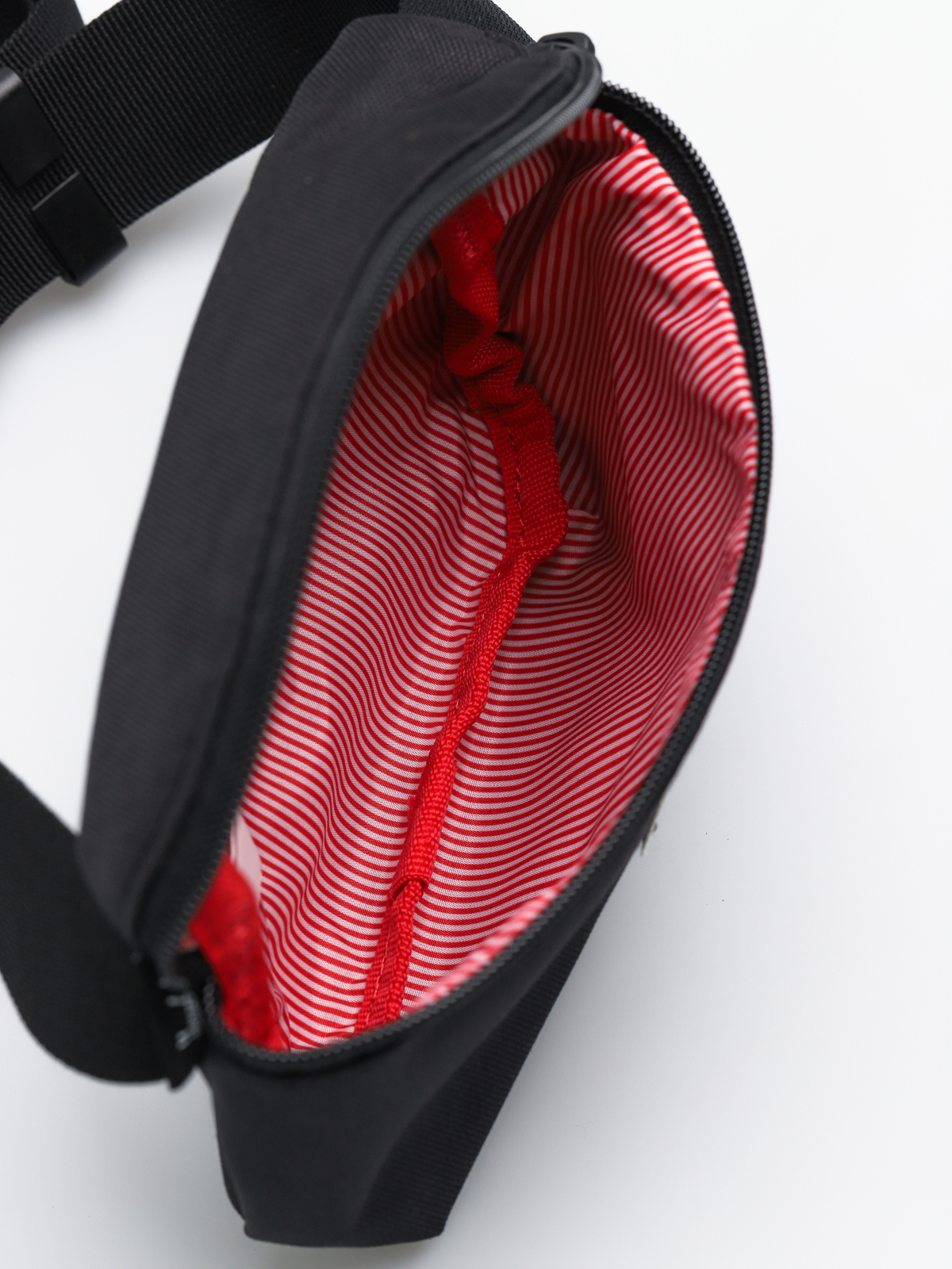 Nerka Herschel Supply Co. Fourteen (black)