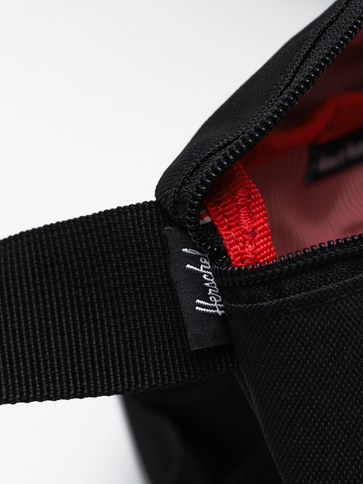 Nerka Herschel Supply Co. Fourteen (black)