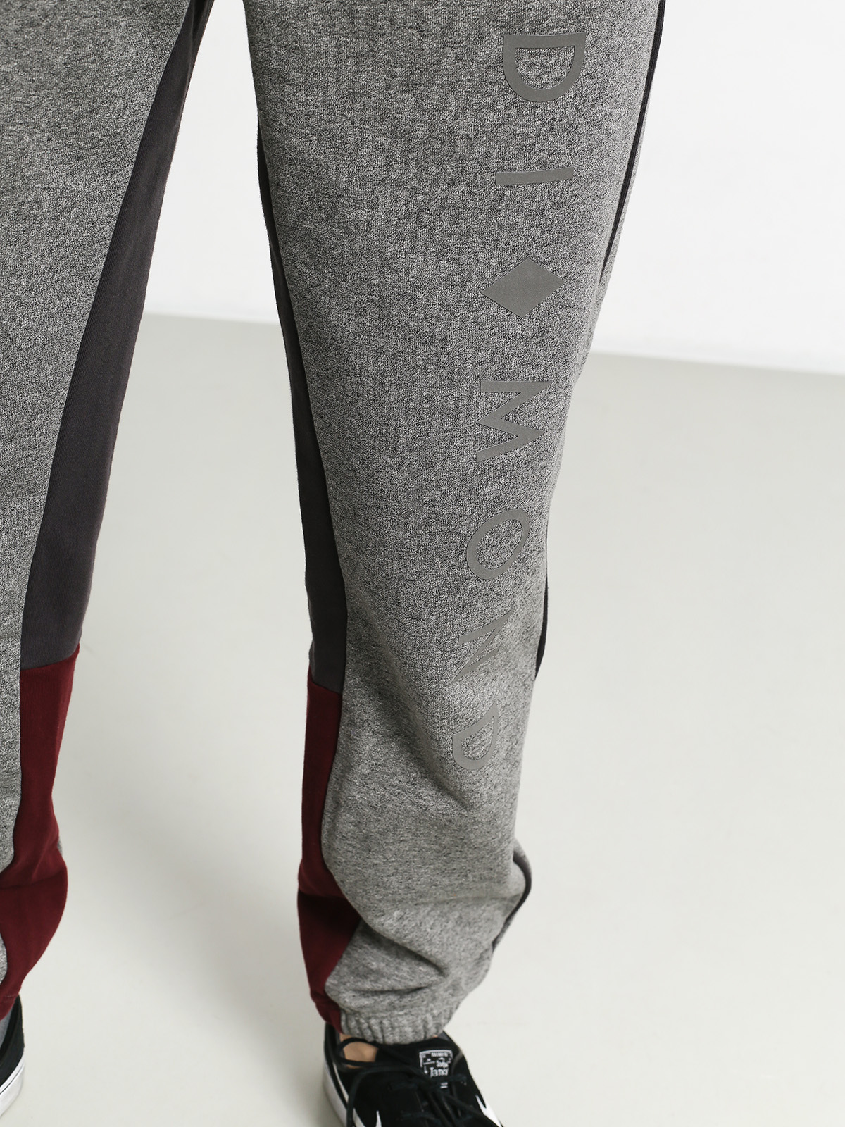 Spodnie Diamond Supply Co. Fordham Sweatpants (heather grey)