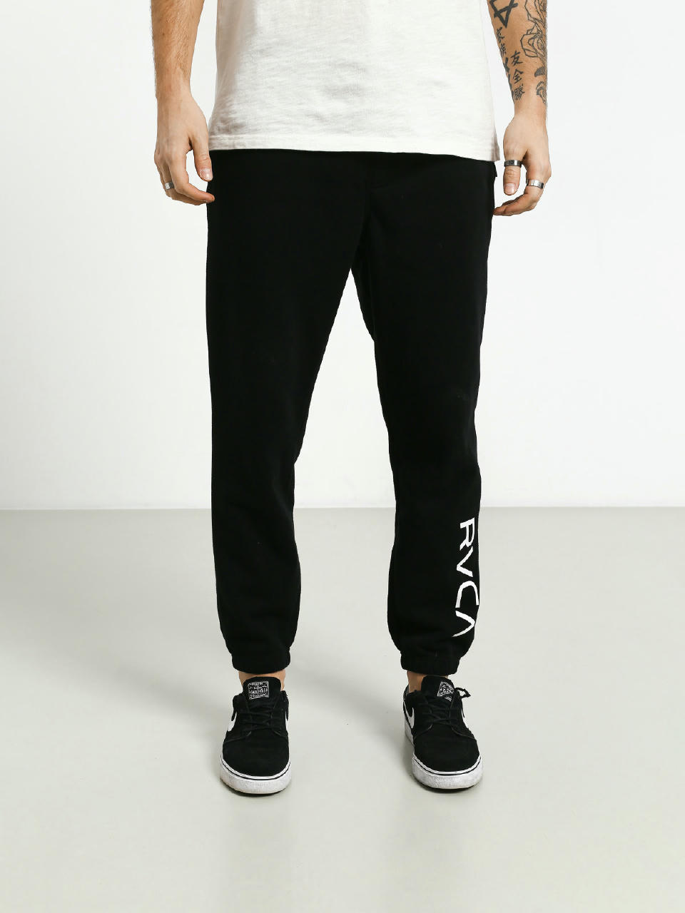 Spodnie RVCA Cage Sweatpant (black)