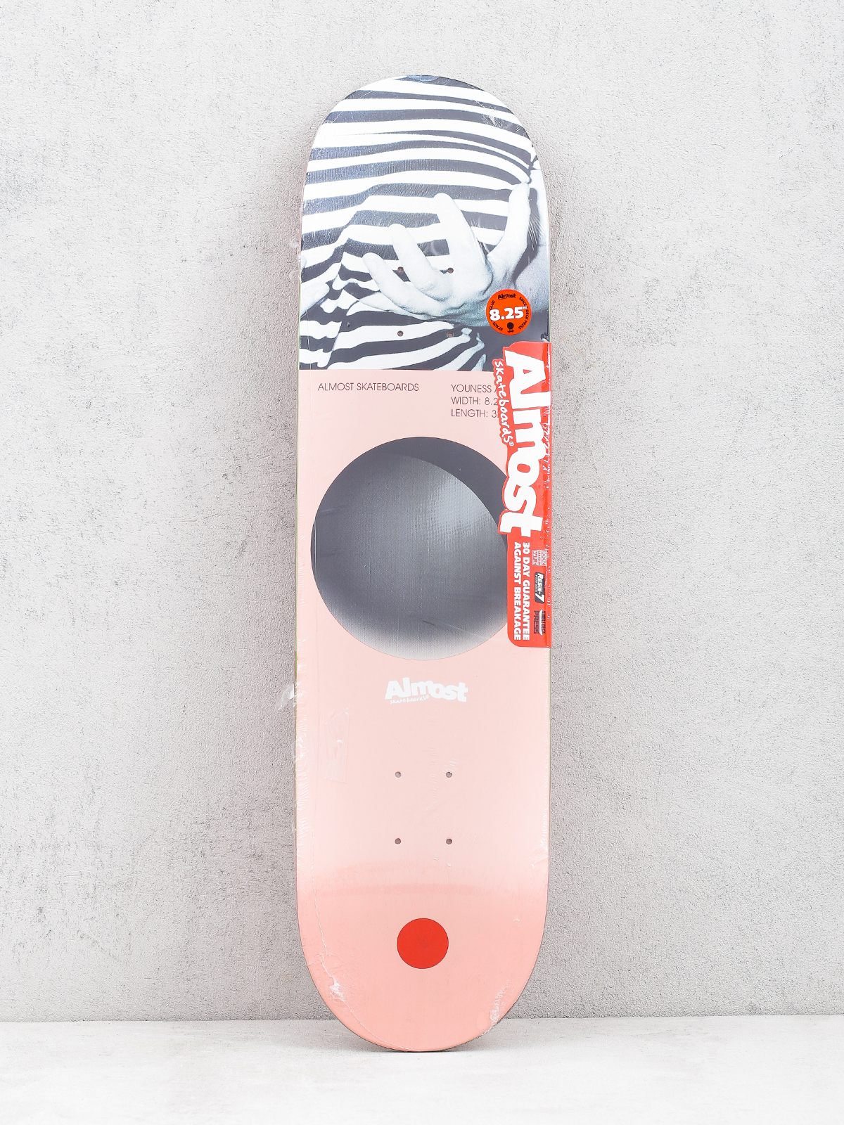 Deck Almost Black Hole (youness)