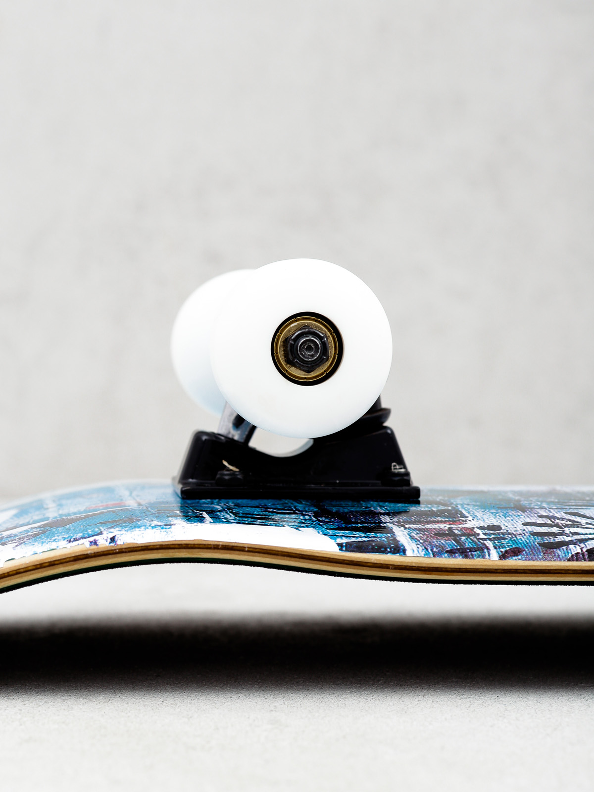 Deskorolka Boulevard Gonzales Street Art (white/multi)