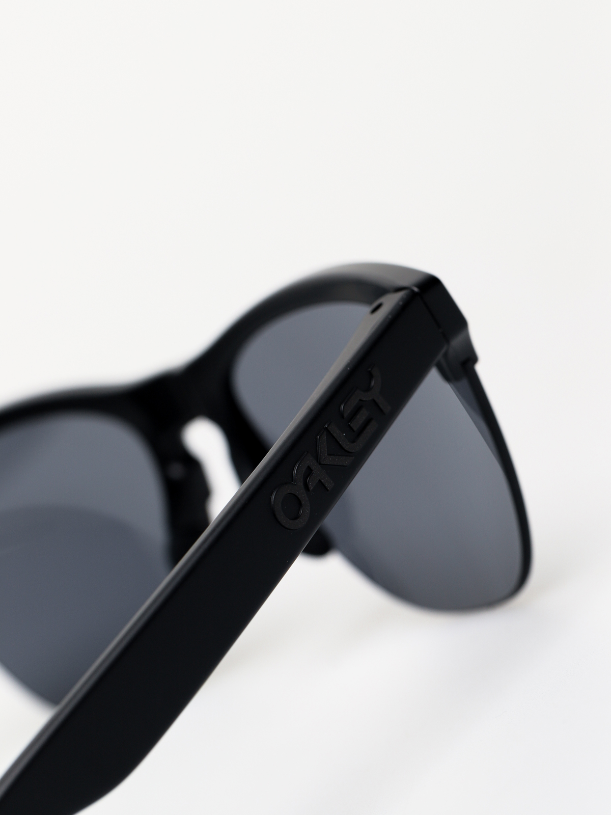 Okulary przeciwsłoneczne Oakley Frogskins Lite (matte black/grey)