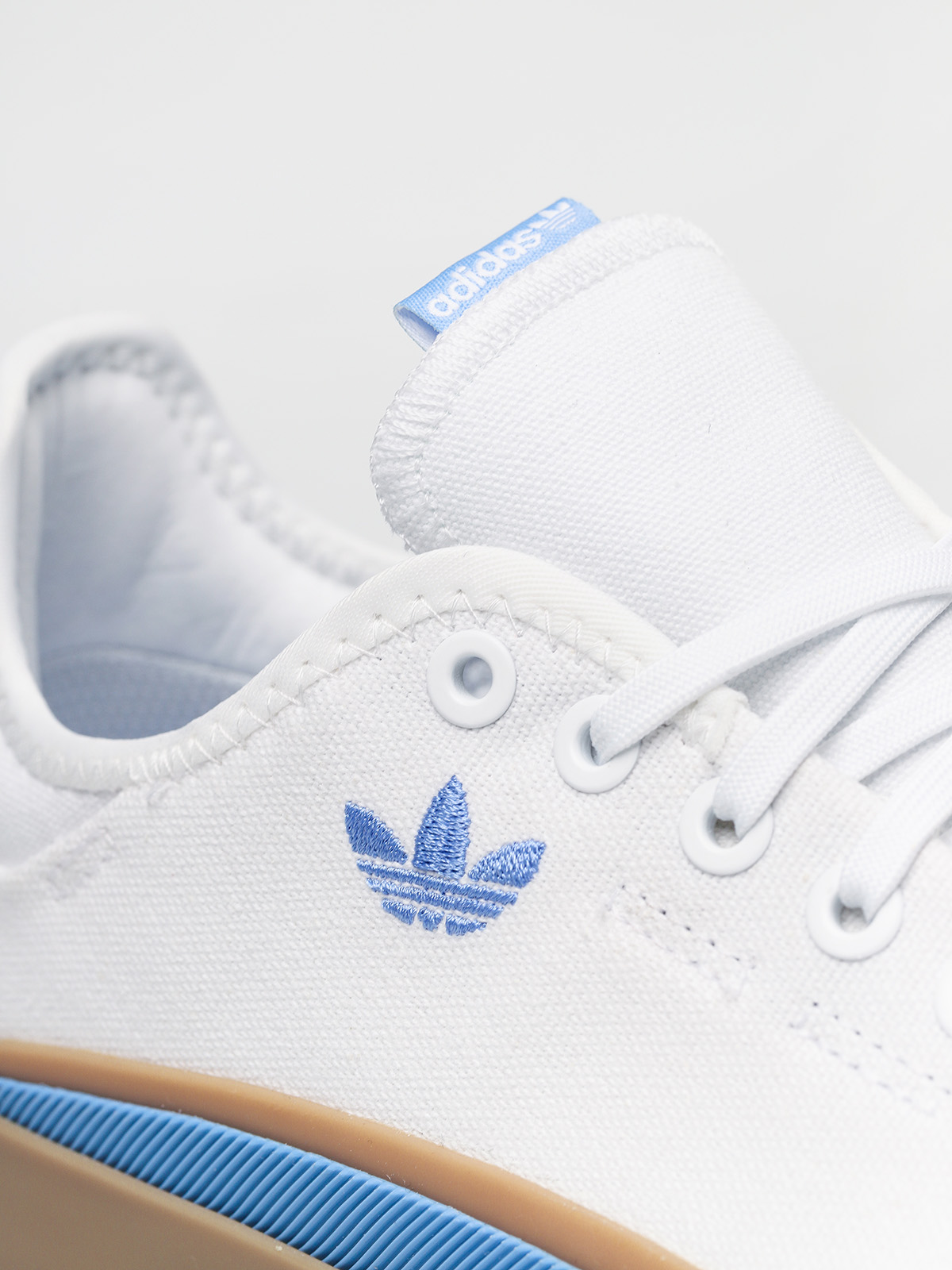 Buty adidas Sabalo (ftwr white/real blue/gum4)