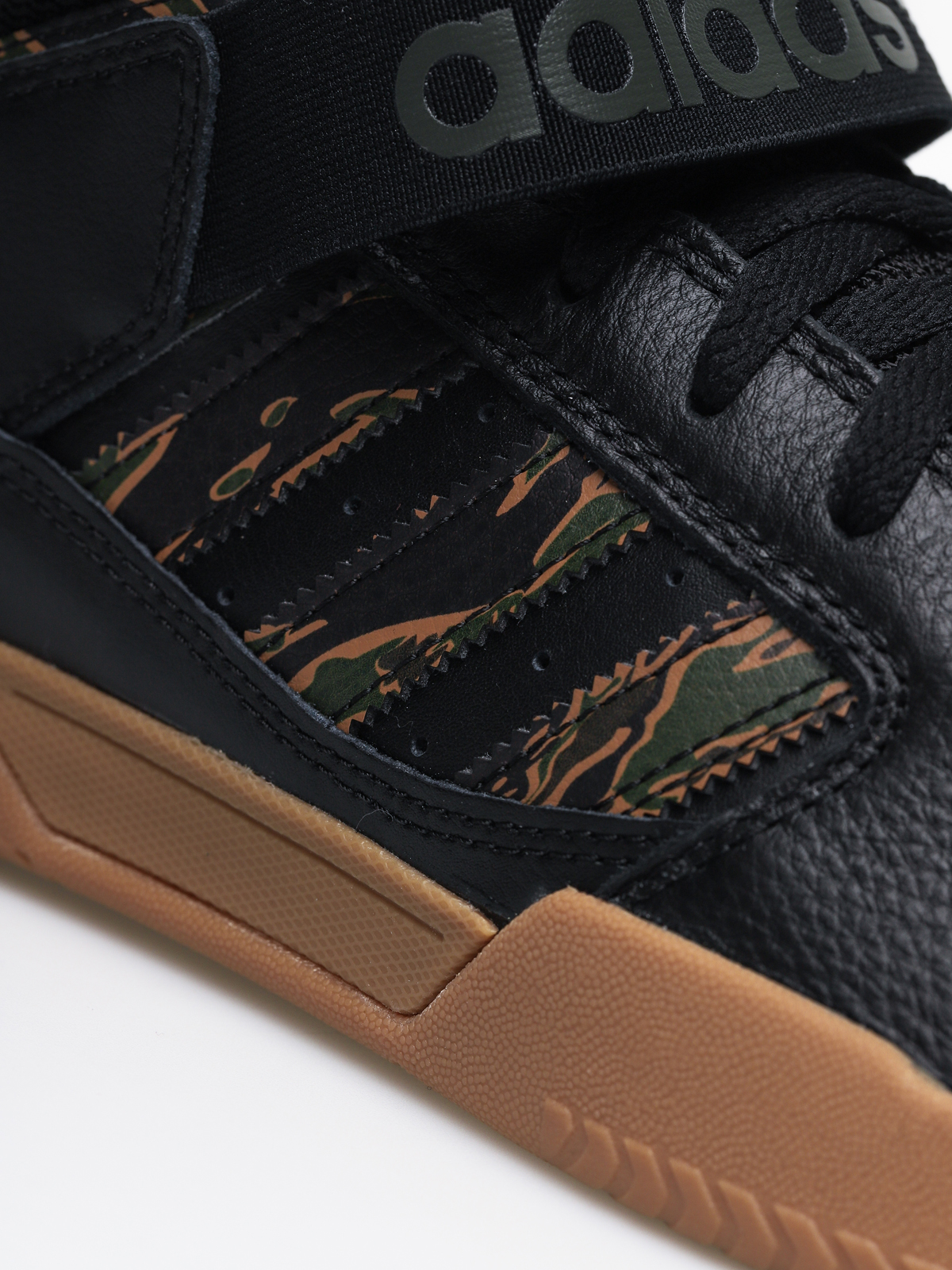 Buty adidas Vrx Mid (cblack/ngtcar/rawdes)