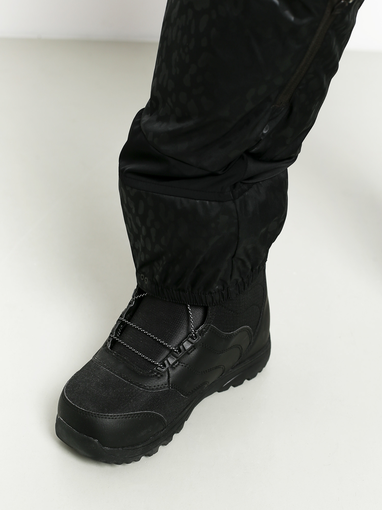 Damskie Spodnie snowboardowe Volcom Aston Gore Tex (vbk)