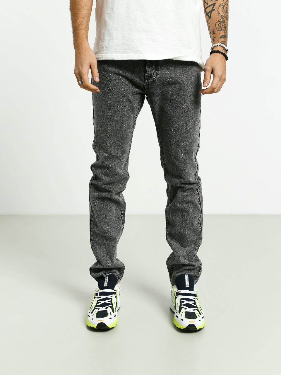 Spodnie MassDnm Signature Jeans Tapered Fit (black stone washed)