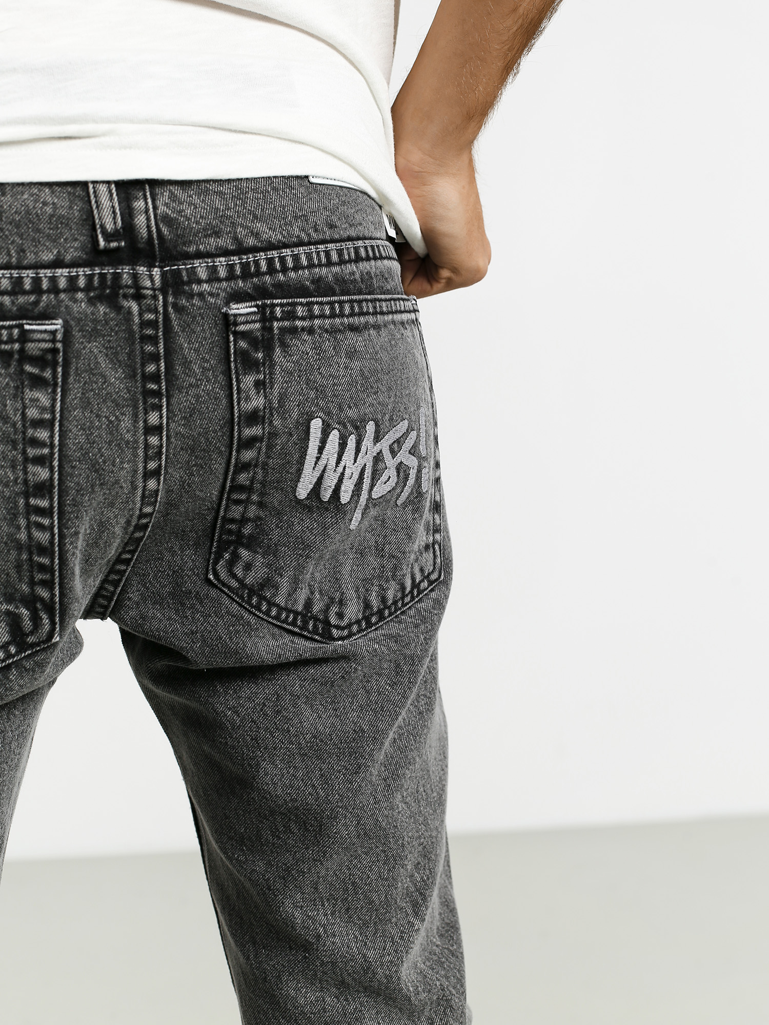 Spodnie MassDnm Signature Jeans Tapered Fit (black stone washed)