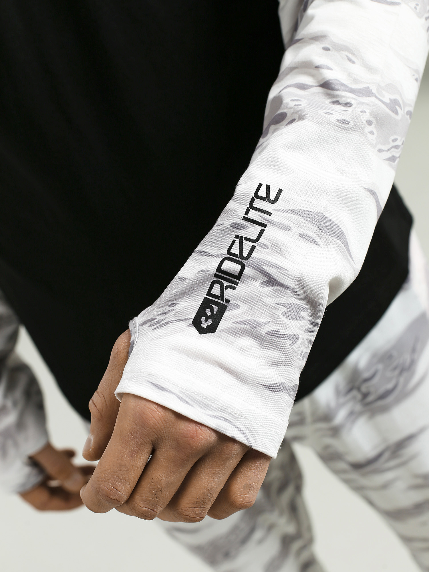 Longsleeve aktywny ThirtyTwo Ridelite (white/camo)