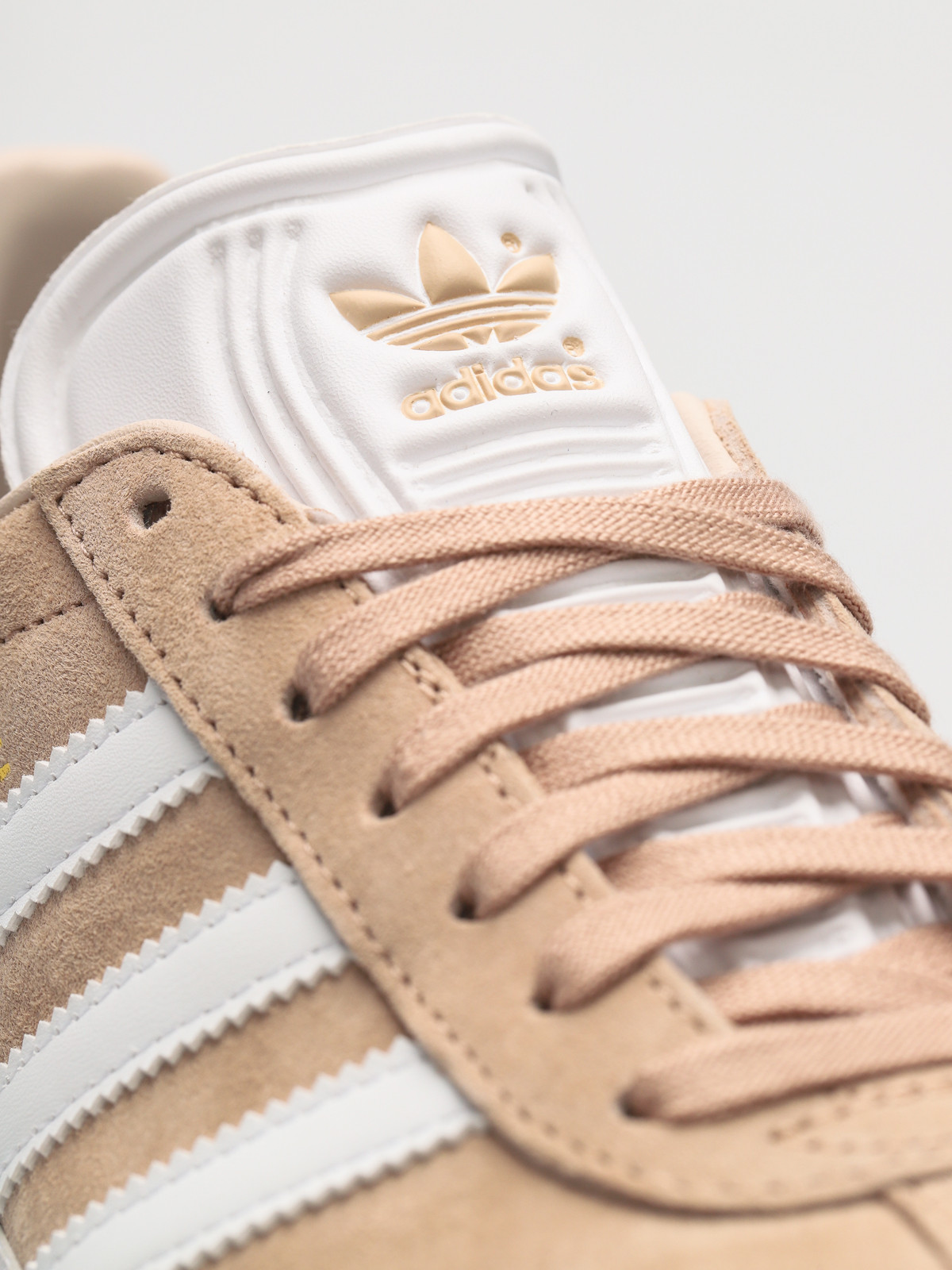 Buty adidas Gazelle Wmn (ashpea/ftwwht/linen)