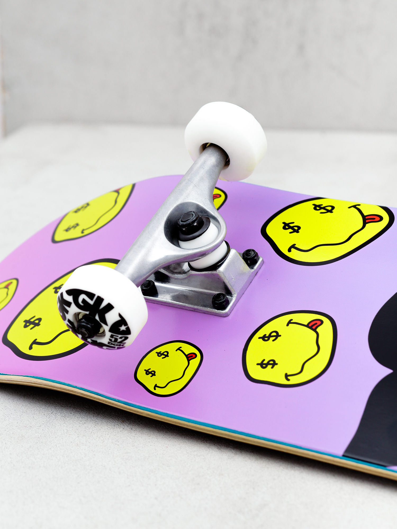 Deskorolka DGK Smiley (multi)