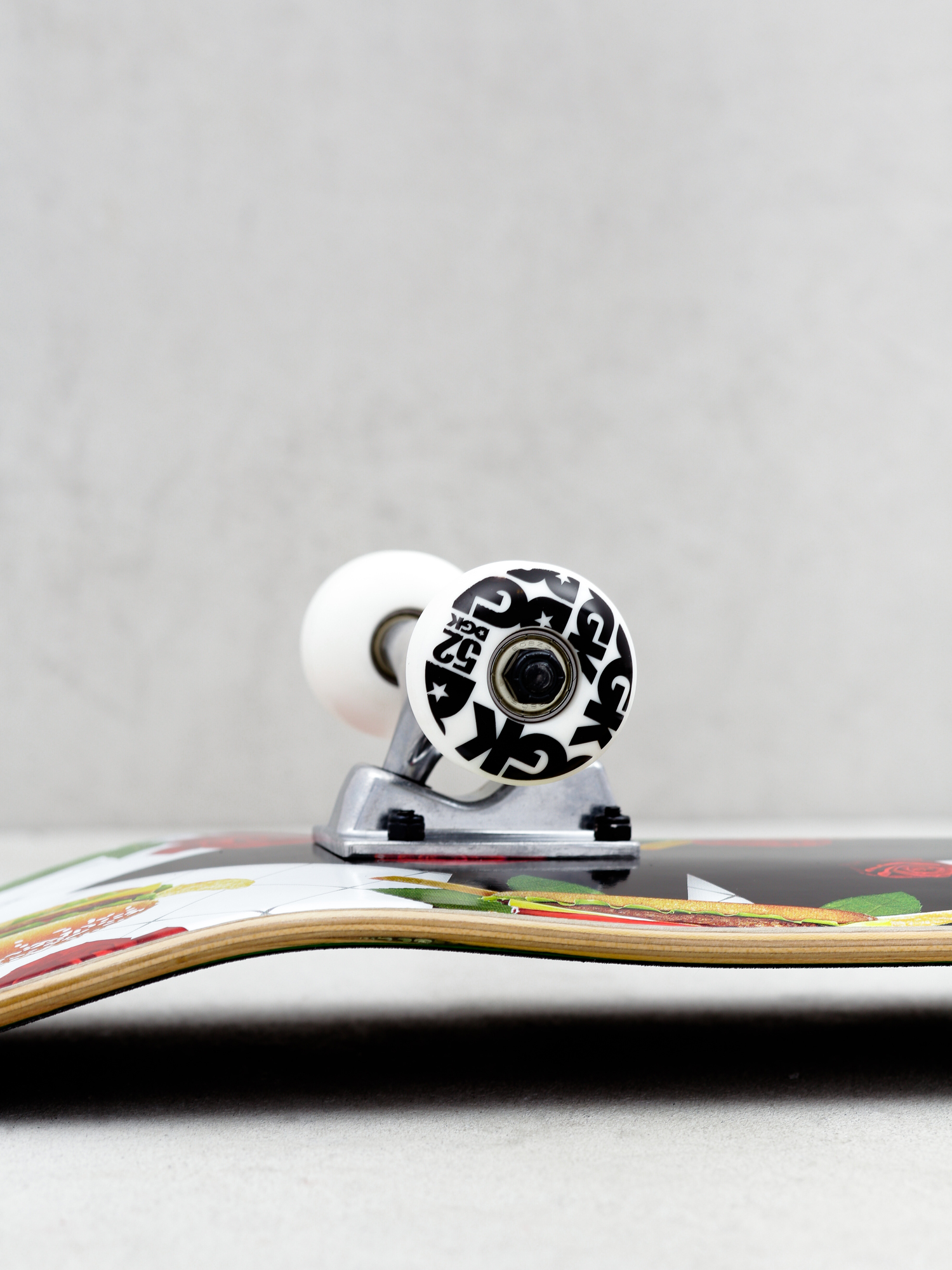 Deskorolka DGK Junk Food (white/multi)