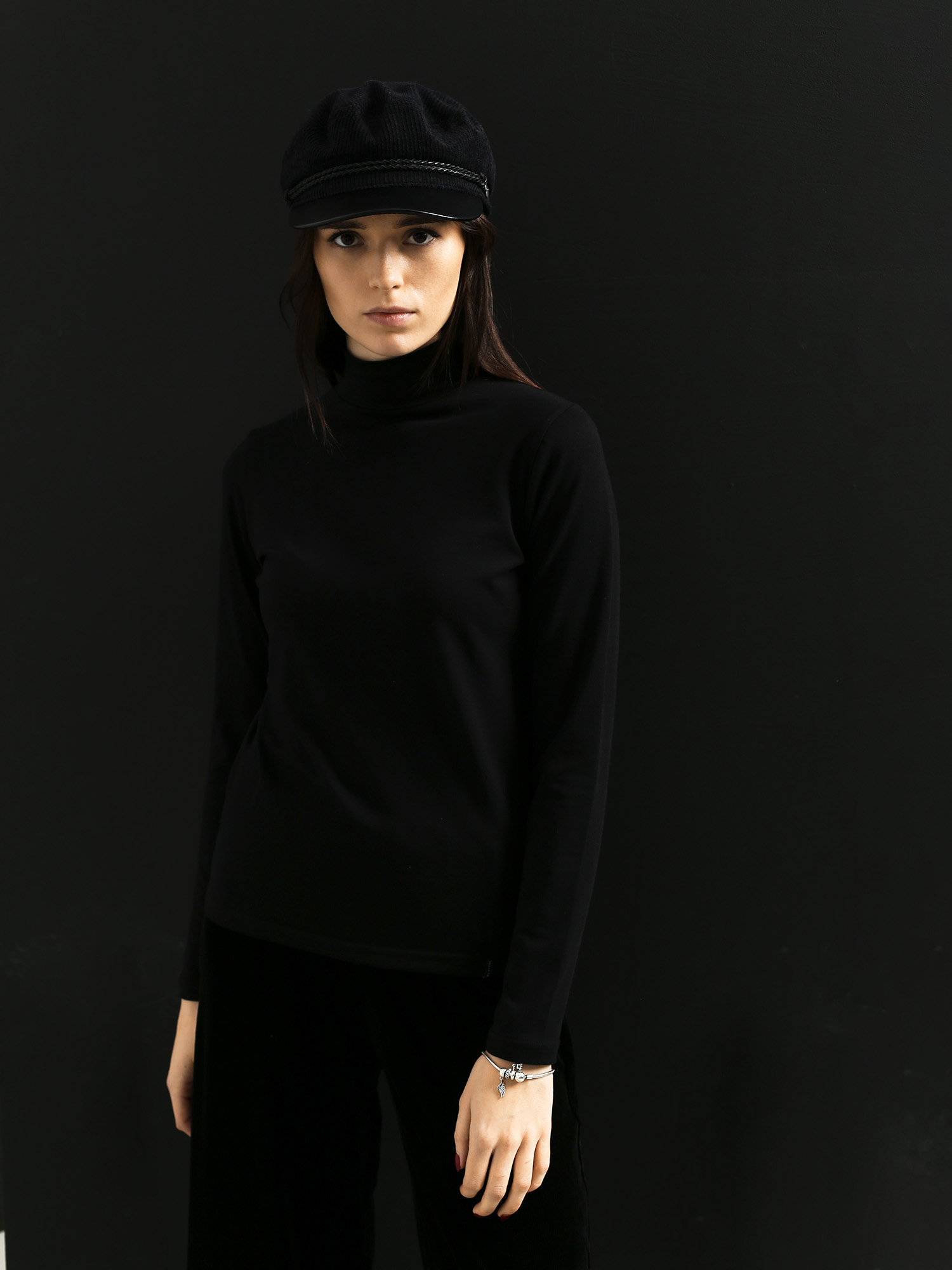 Longsleeve The Hive Brushed Turtleneck Wmn (black)