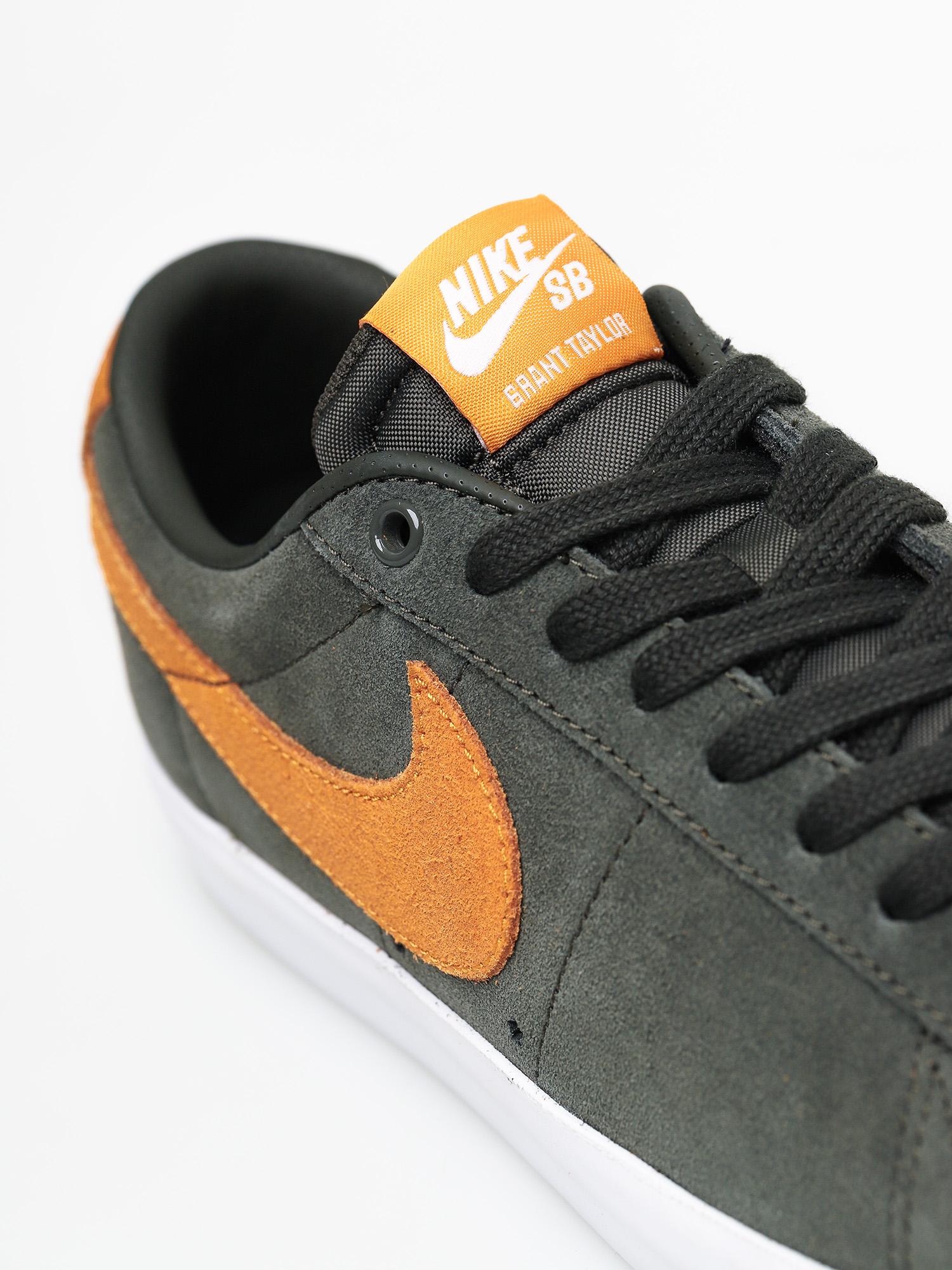 Buty Nike SB Blazer Low Gt (sequoia/kumquat white gum light brown)