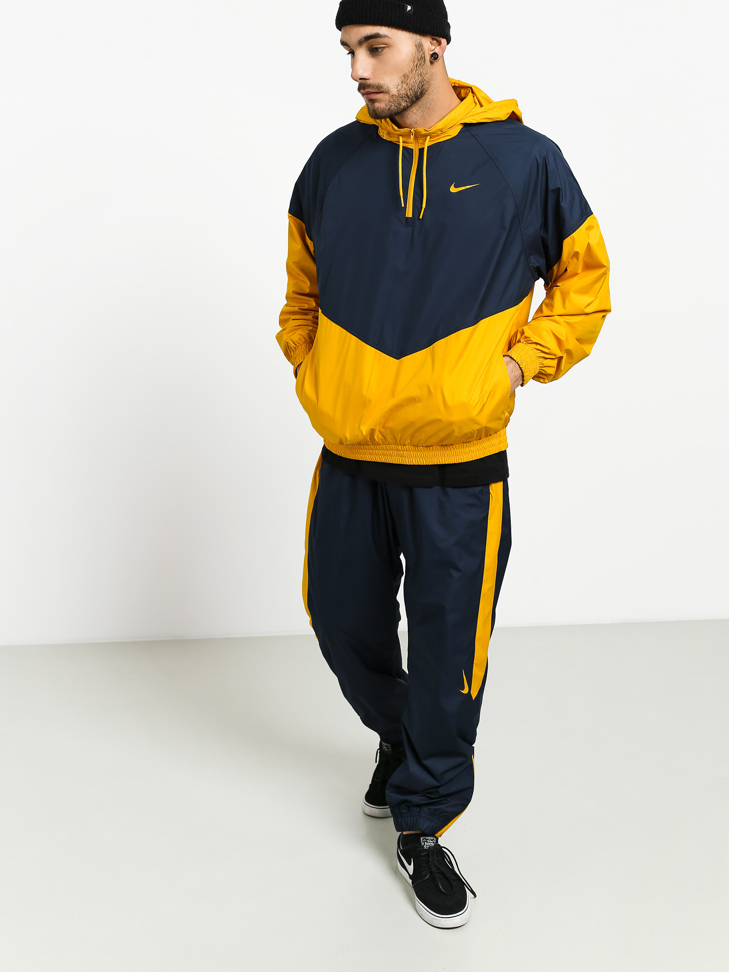 Kurtka Nike SB Sheild Seasonal (obsidian/dark sulfur/dark sulfur)