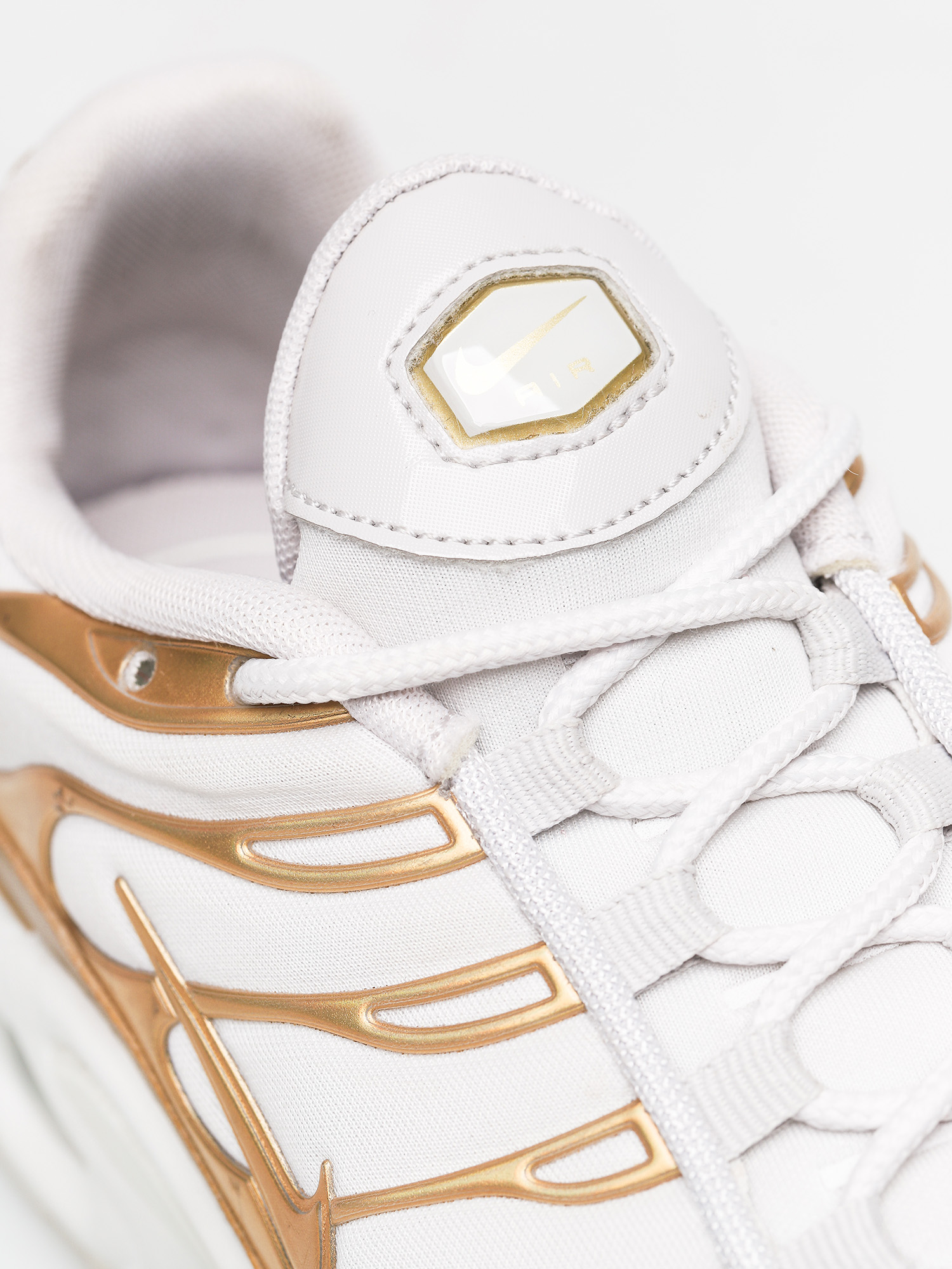 Buty Nike Air Max Plus Wmn (vast grey/metallic gold summit white)