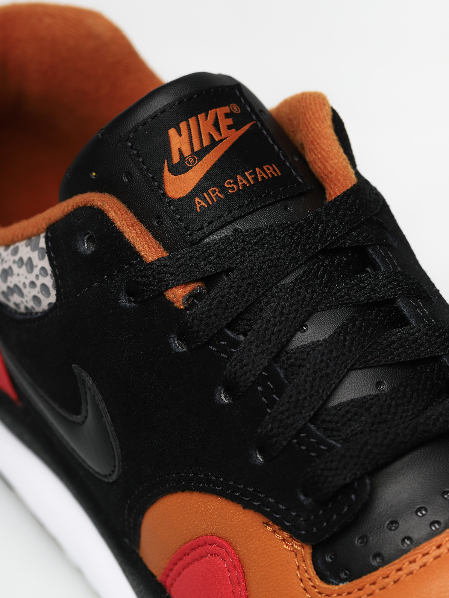 Buty Nike Air Safari Se (university red/black monarch cobblestone)