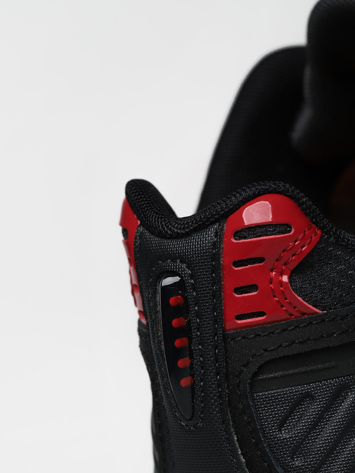 Buty Nike Shox Enigma Wmn (black/anthracite cargo khaki gym red)