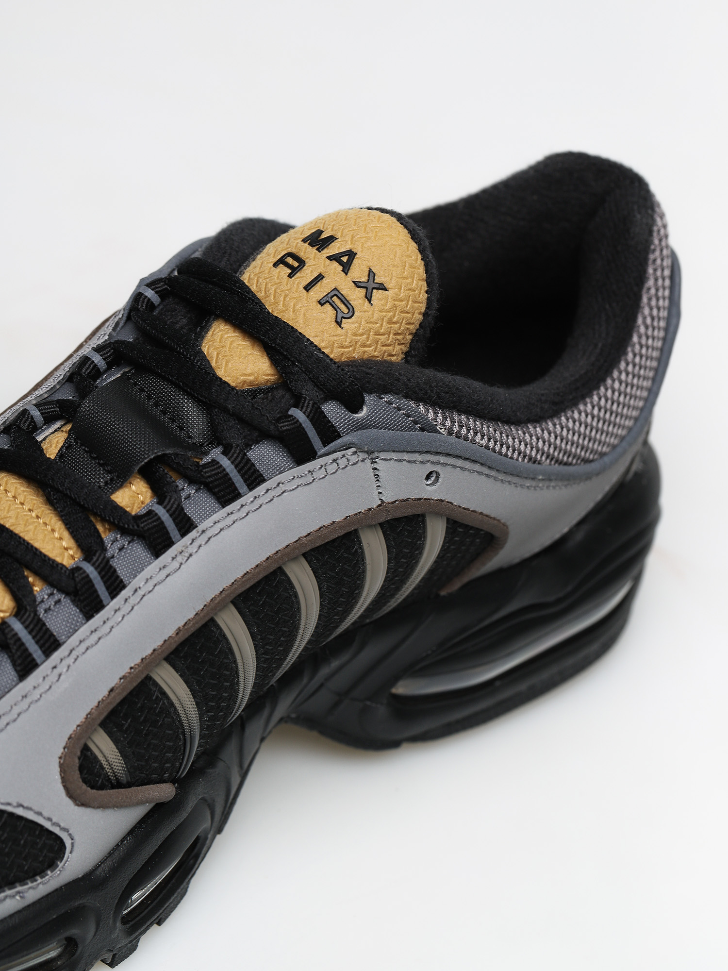 Buty Nike Air Max Tailwind IV (black/black mtlc pewter metallic gold)