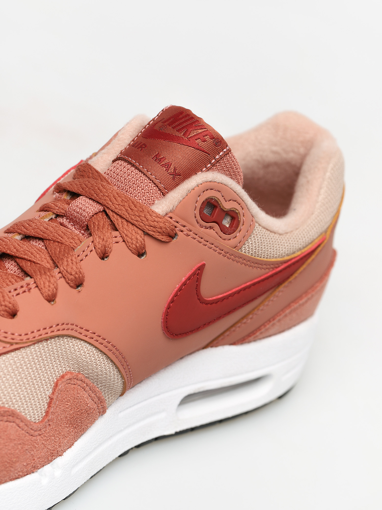 Buty Nike Air Max 1 Wmn (terra blush/dune red bio beige black)