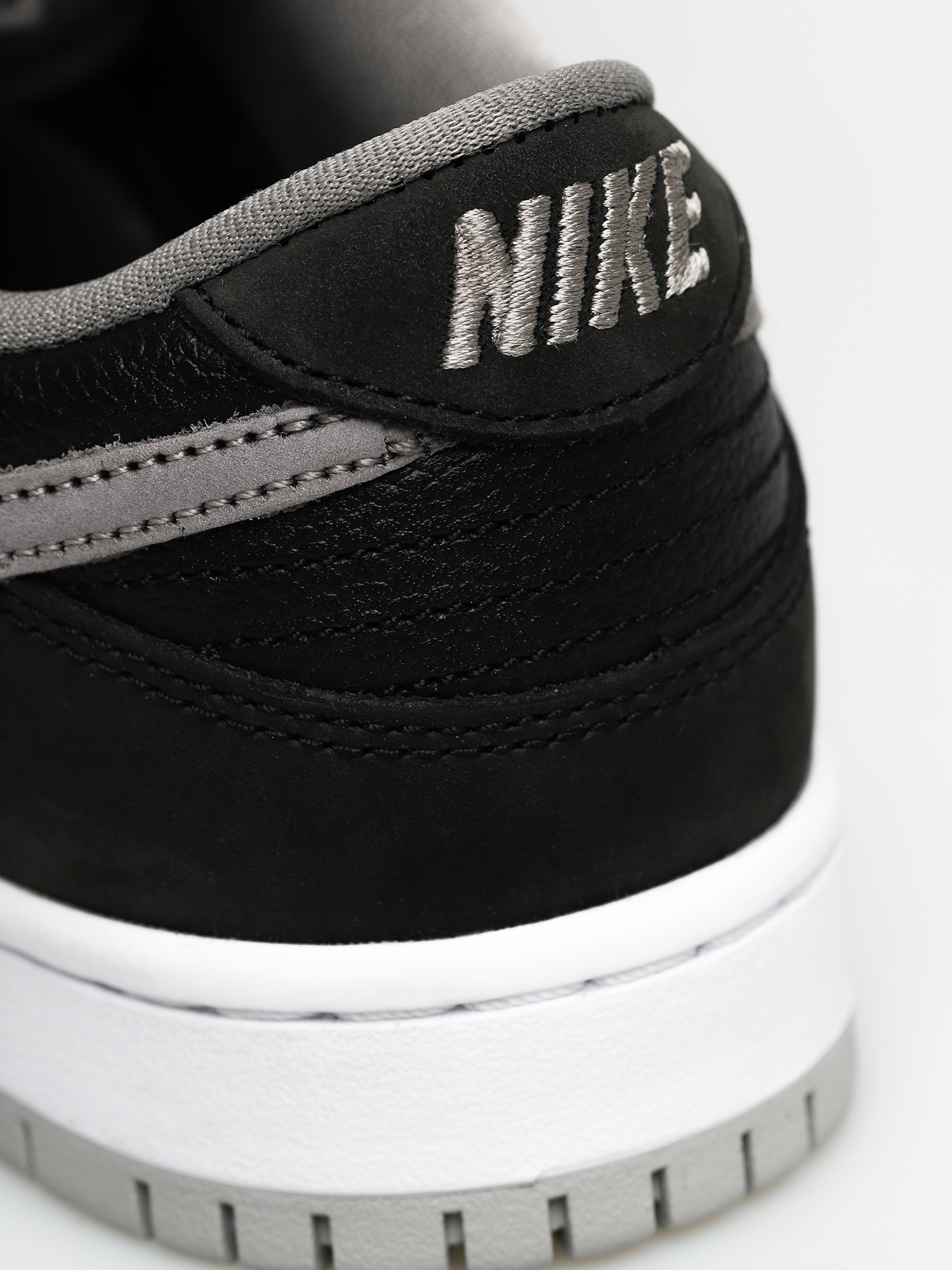 Buty Nike SB Dunk Low Pro (black/medium grey black white)