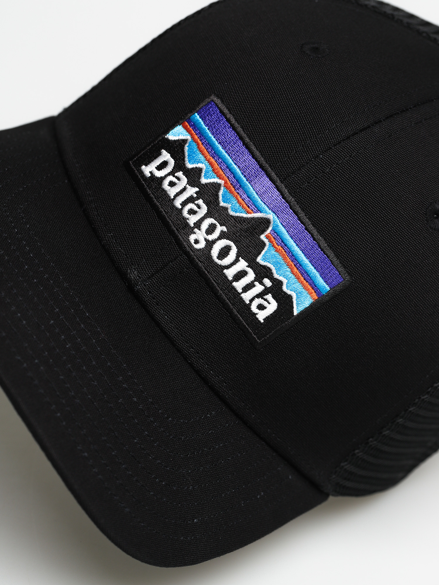 Czapka z daszkiem Patagonia P6 Logo Trucker ZD (black)