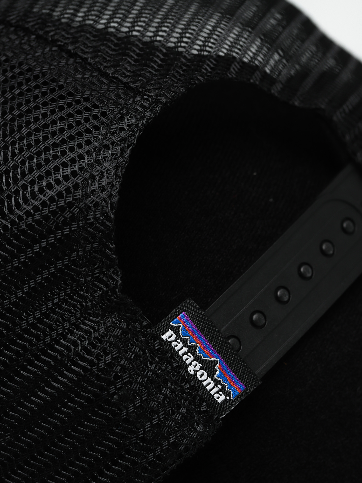 Czapka z daszkiem Patagonia P6 Logo Trucker ZD (black)