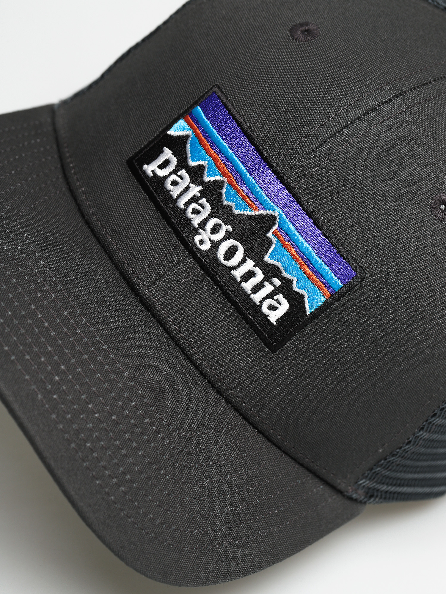 Czapka z daszkiem Patagonia P6 Logo Trucker ZD (forge grey)