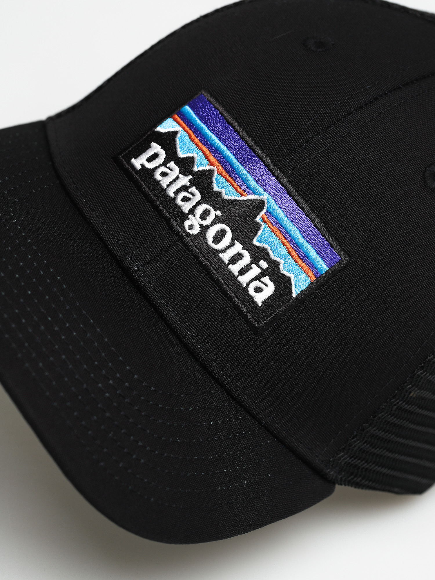 Czapka z daszkiem Patagonia P6 Logo LoPro Trucker ZD (black)