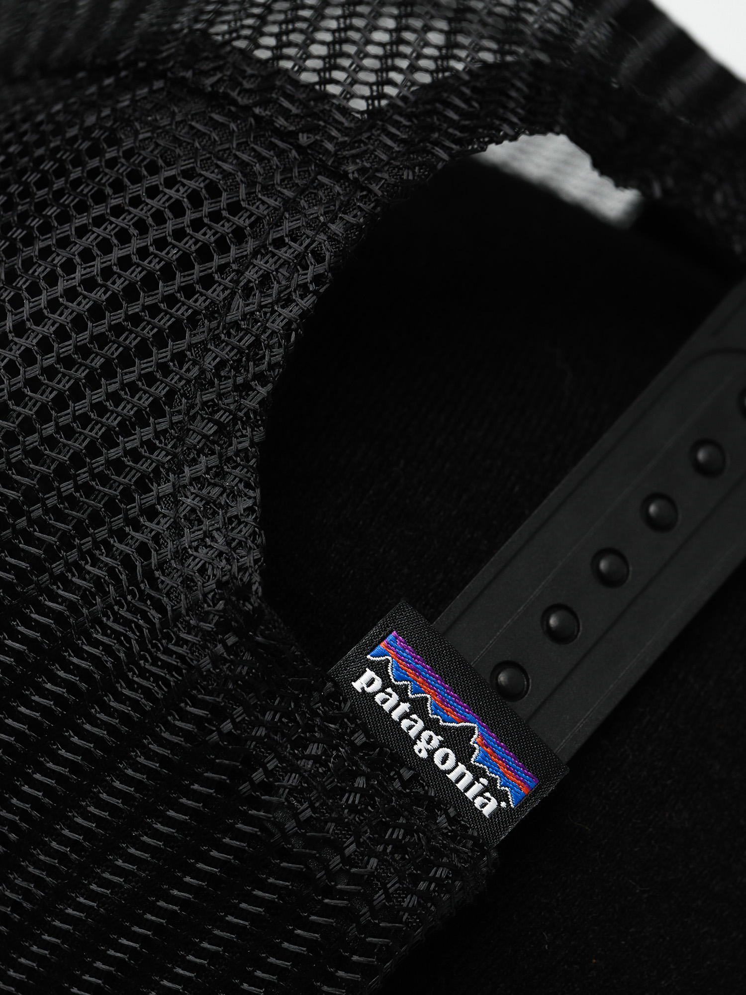 Czapka z daszkiem Patagonia P6 Logo LoPro Trucker ZD (black)