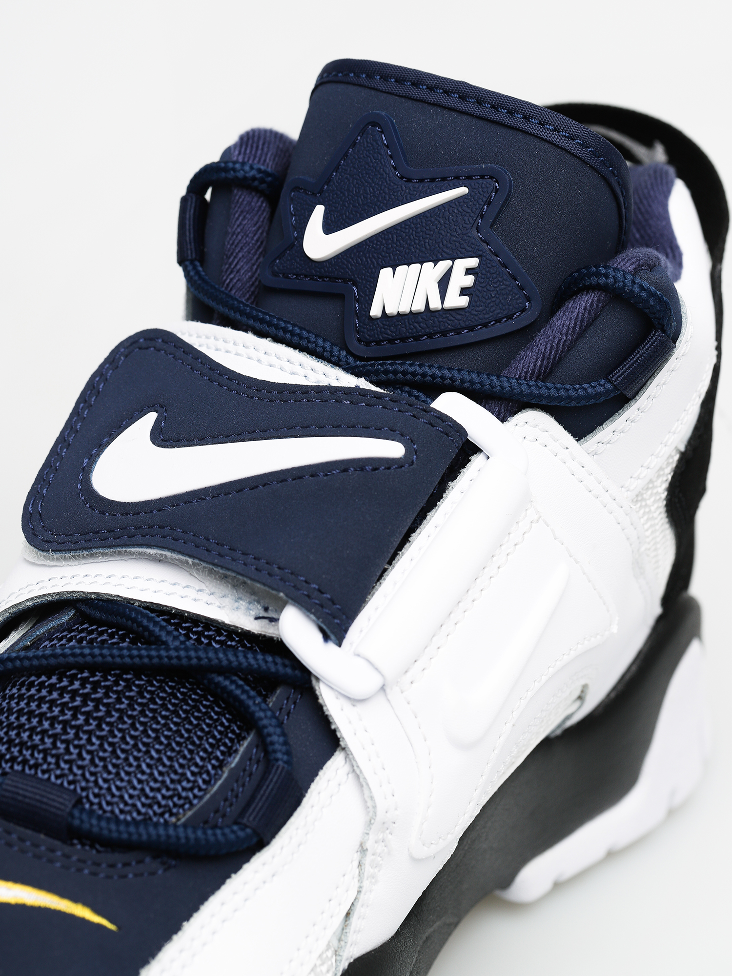 Buty Nike Barrage Mid (white/midnight navy black laser orange)