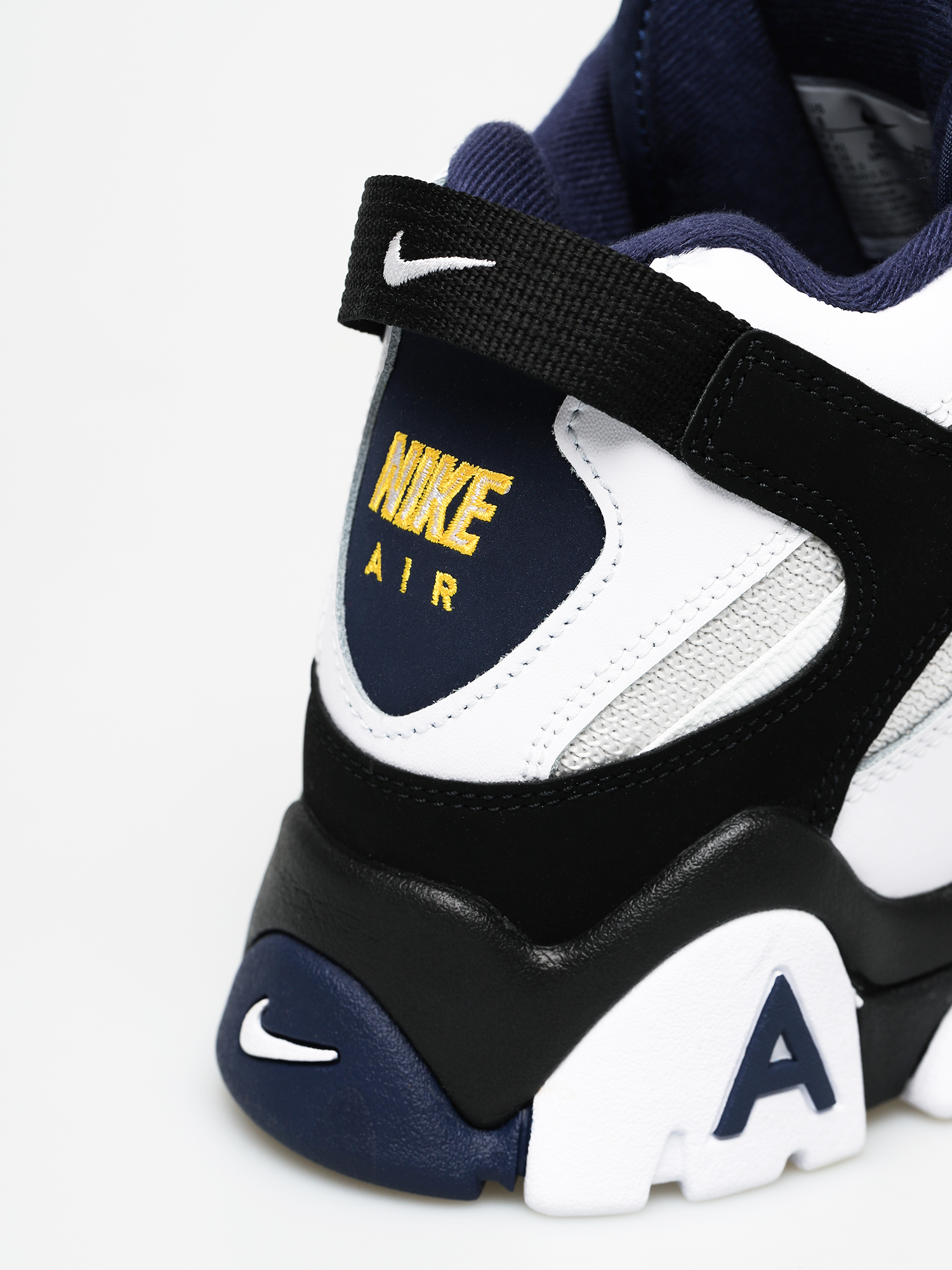Buty Nike Barrage Mid (white/midnight navy black laser orange)