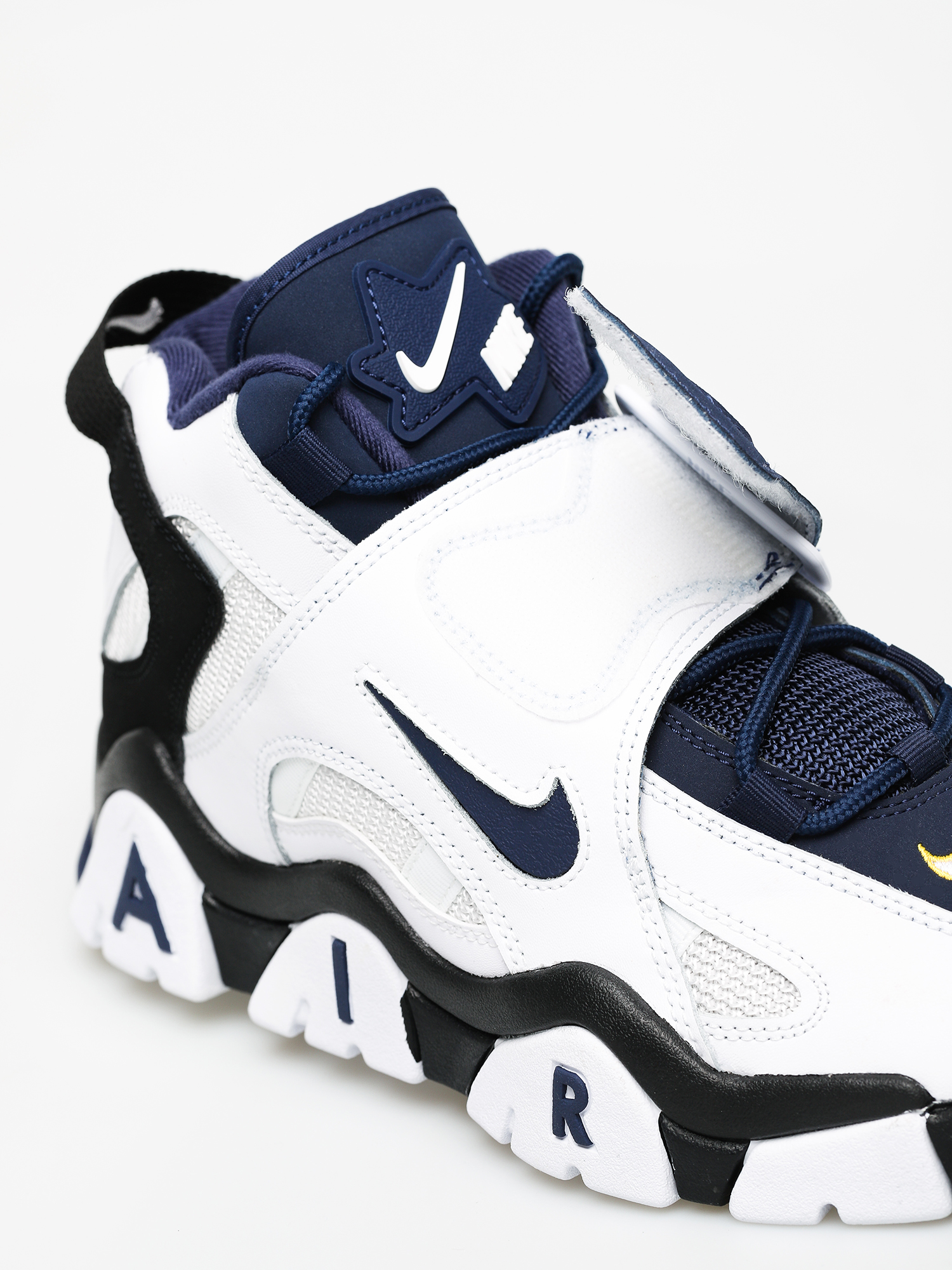 Buty Nike Barrage Mid (white/midnight navy black laser orange)