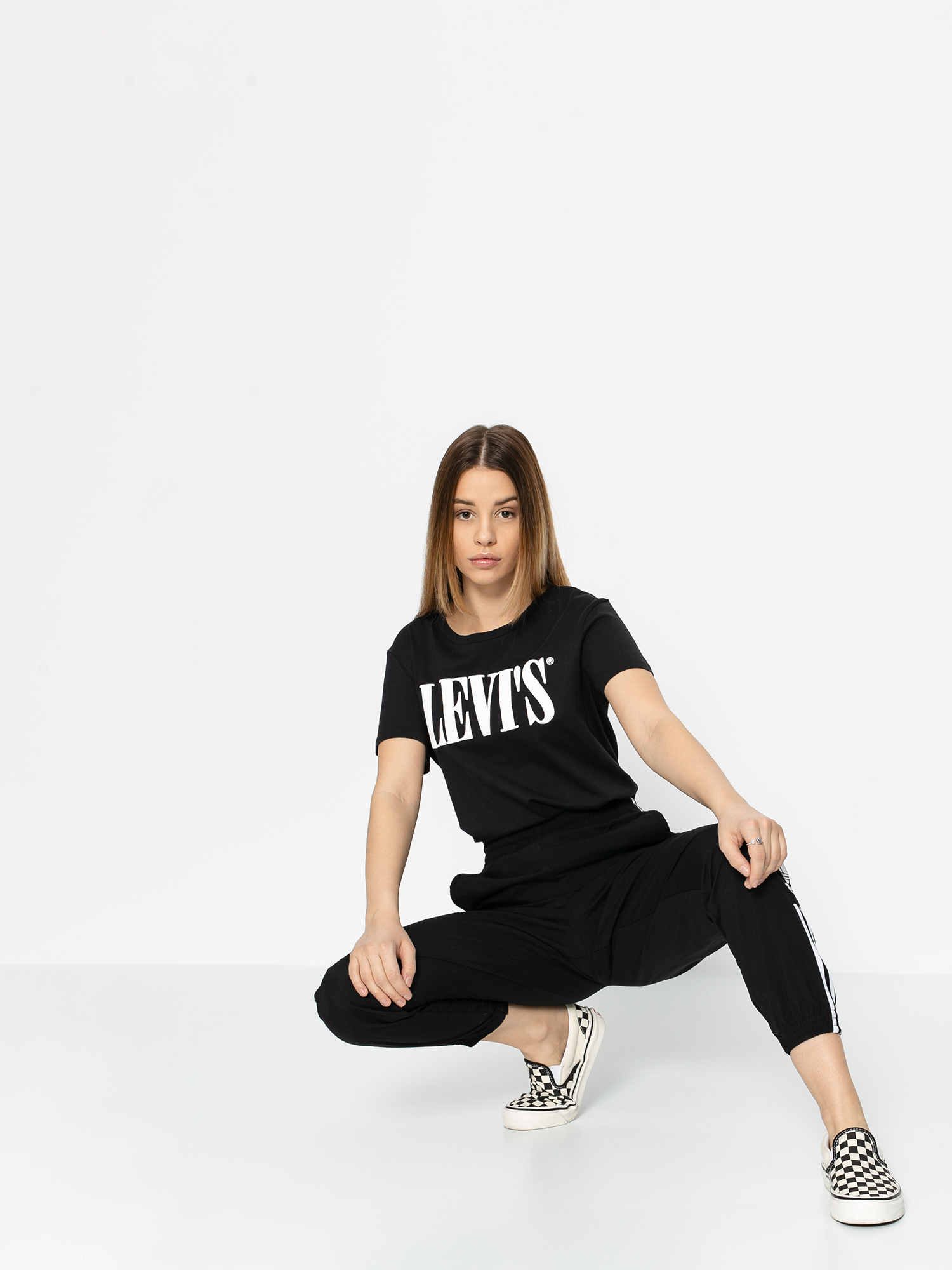 T-shirt Levi's The Perfect 90S Serif Wmn (black)