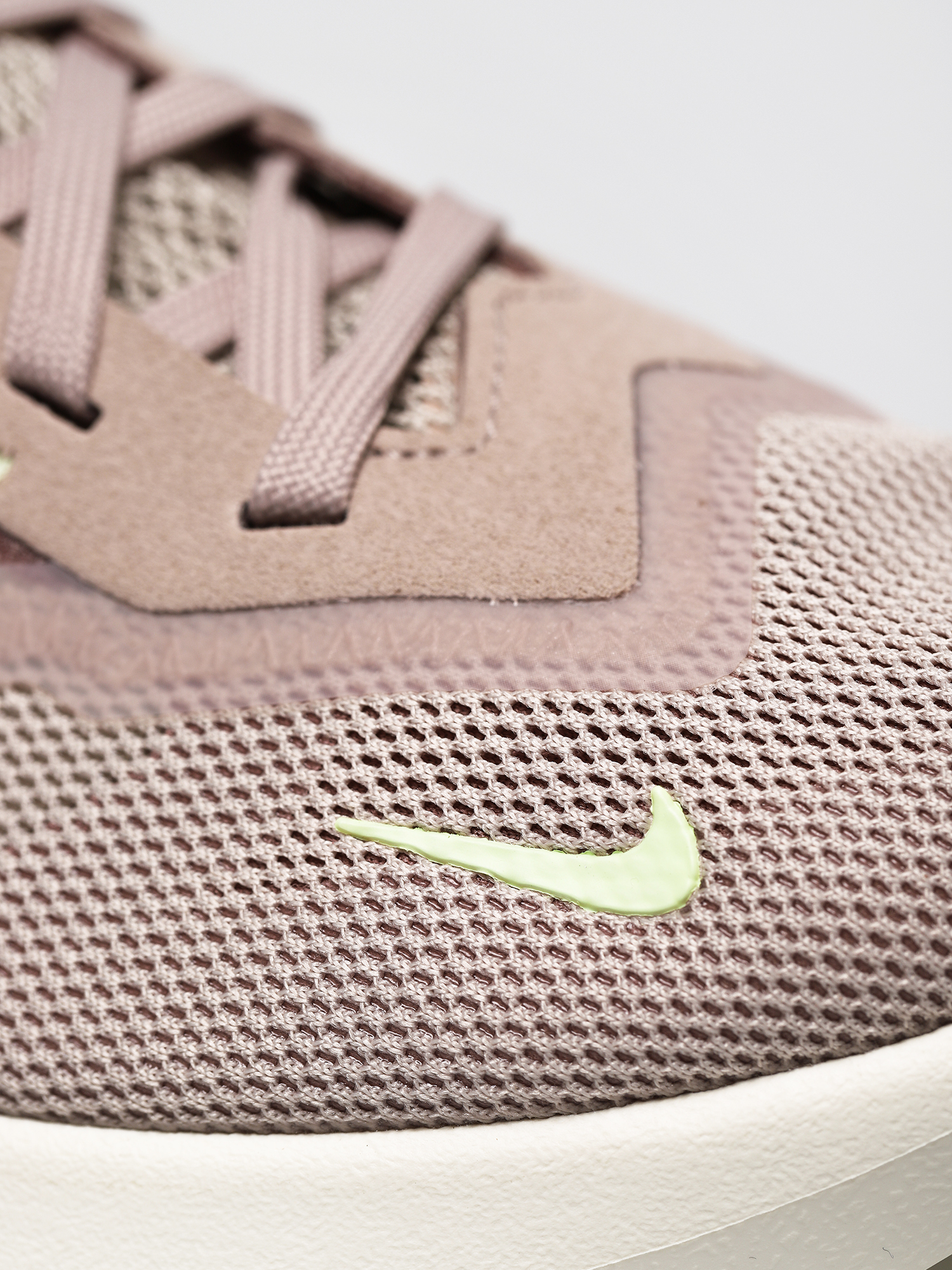 Buty Nike Vista Lite Wmn (fossil stone/barely volt desert dust)