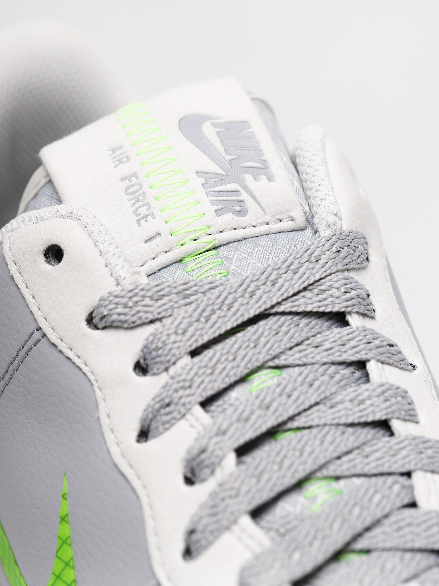 Buty Nike Air Force 1 07 Lv8 (wolf grey/ghost green photon dust black)