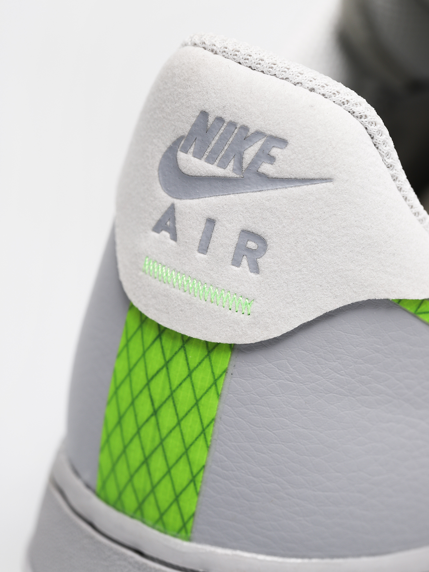 Buty Nike Air Force 1 07 Lv8 (wolf grey/ghost green photon dust black)