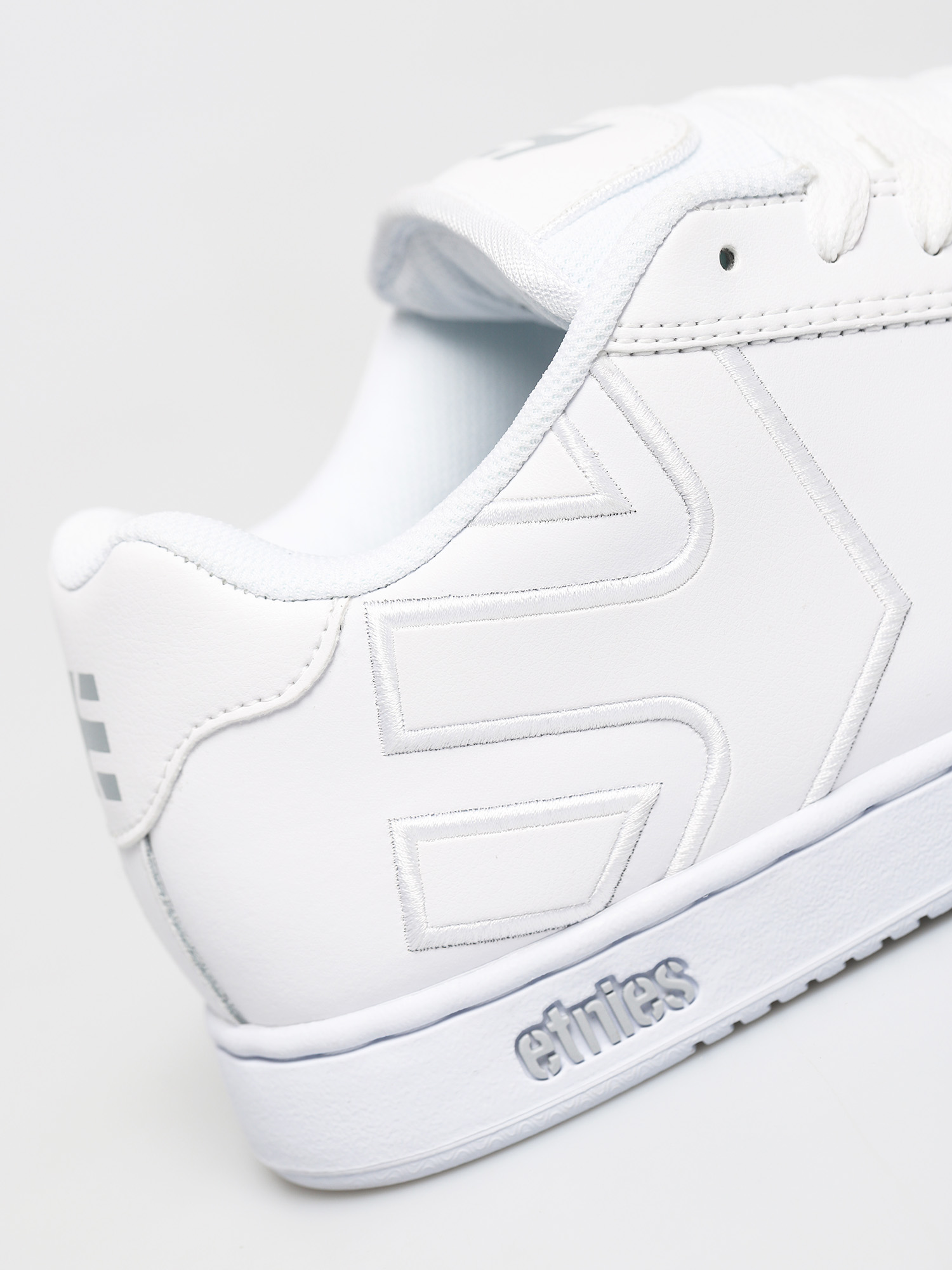 etnies fader white tan