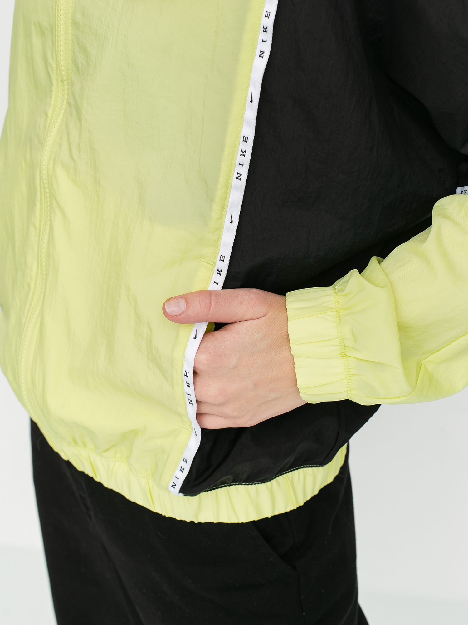 Kurtka Nike Wvn Piping Wmn (limelight/black/black)