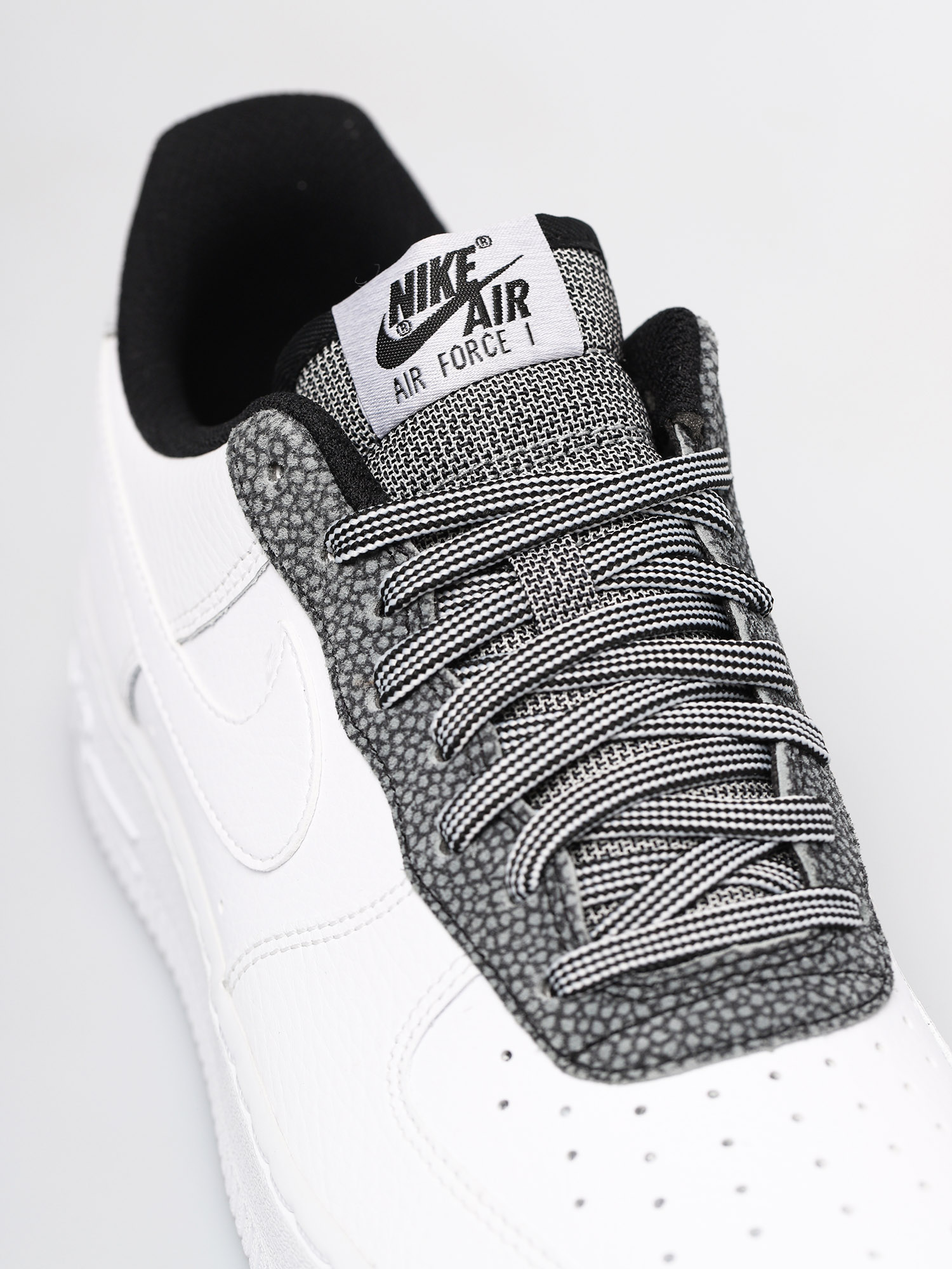 Buty Nike Air Force 1 07 Lv8 (white/white cool grey pure platinum)