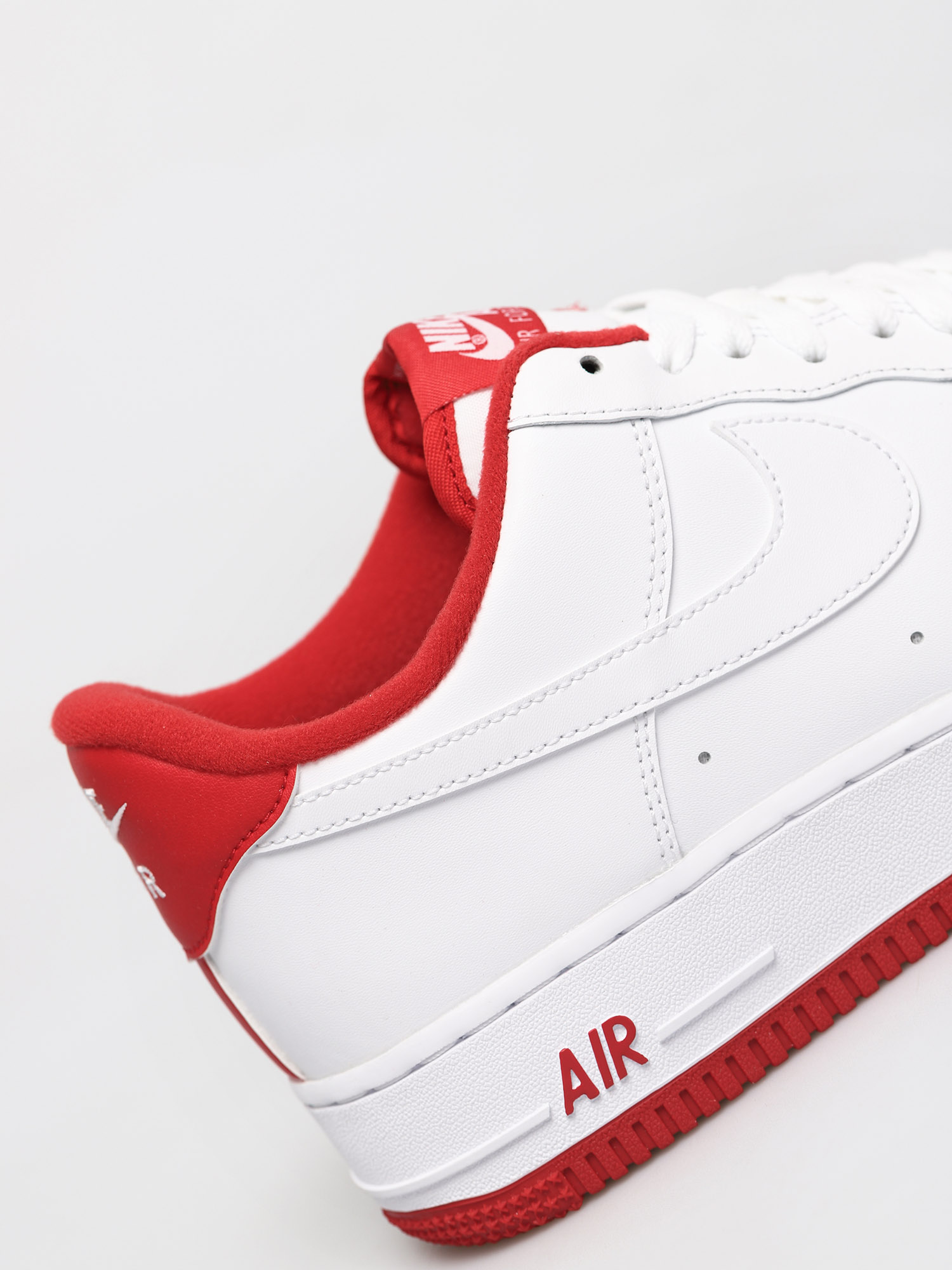 Buty Nike Air Force 1 07 1 (white/university red)