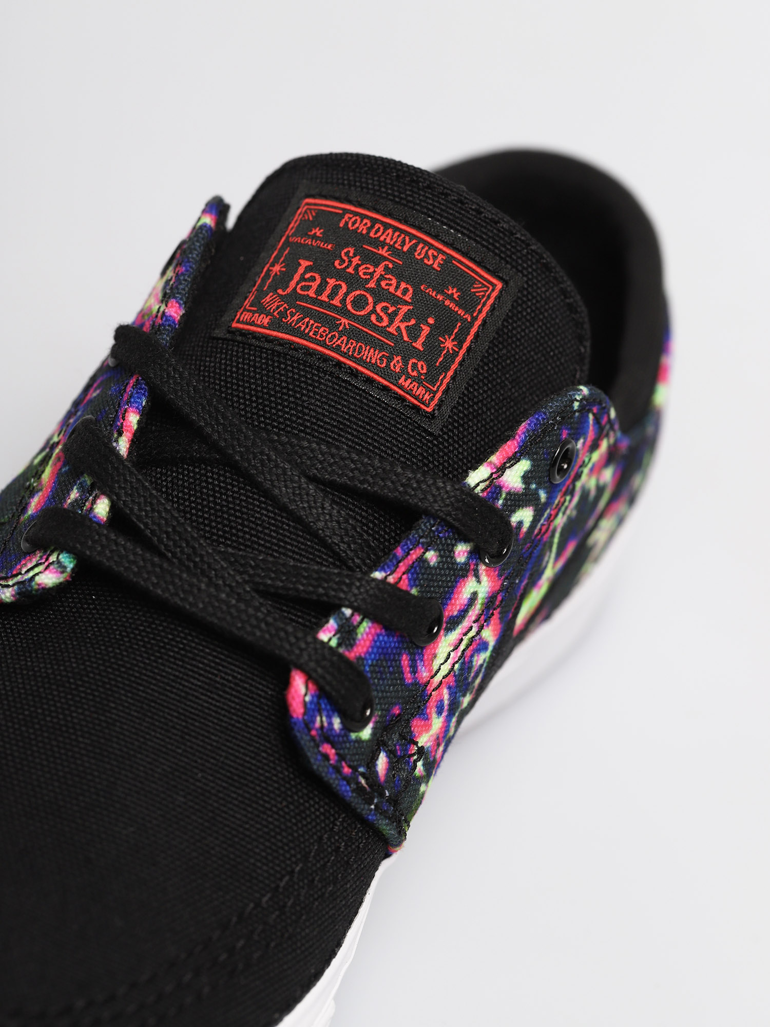 Buty Nike SB Zoom Janoski Cnvs Rm Prm (black/black black laser crimson)