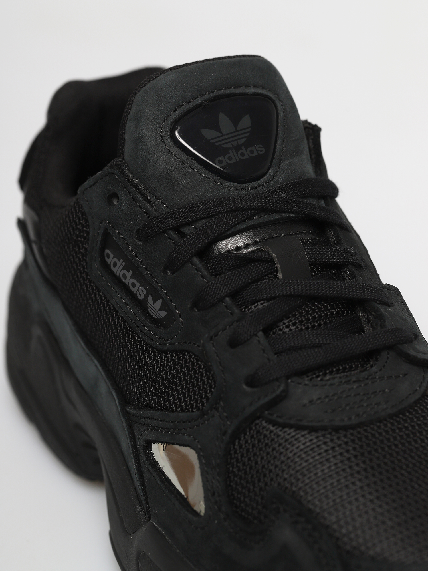 Buty adidas Originals Falcon Wmn (core black/core black/grey five)