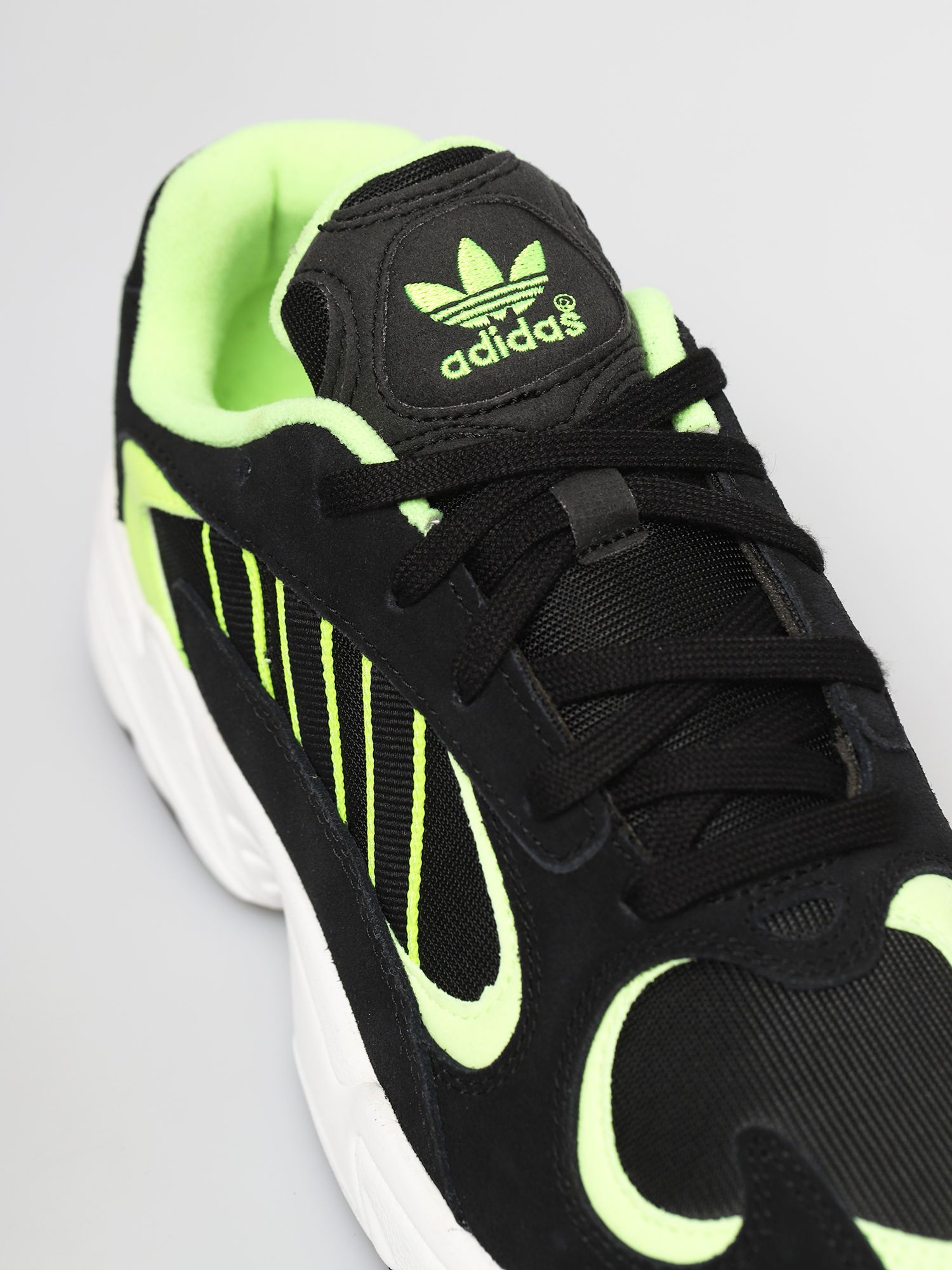 Buty adidas Originals Yung 1 (core black/core black/hi res yellow)