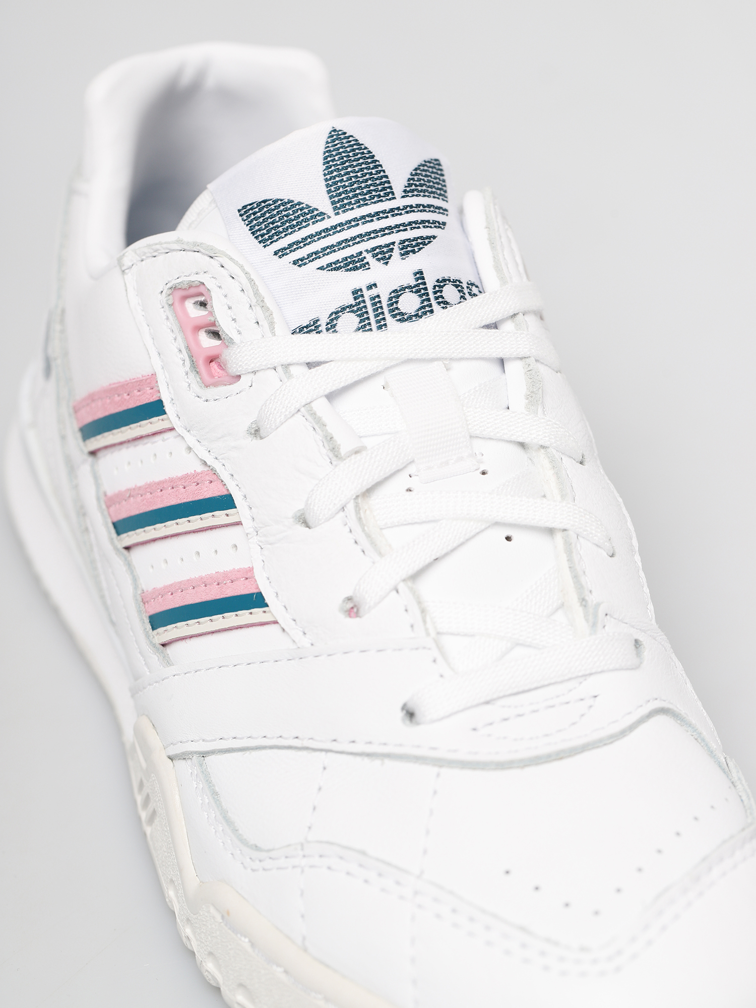 Buty adidas Originals A.R. Trainer Wmn (ftwr white/true pink/tech mineral)